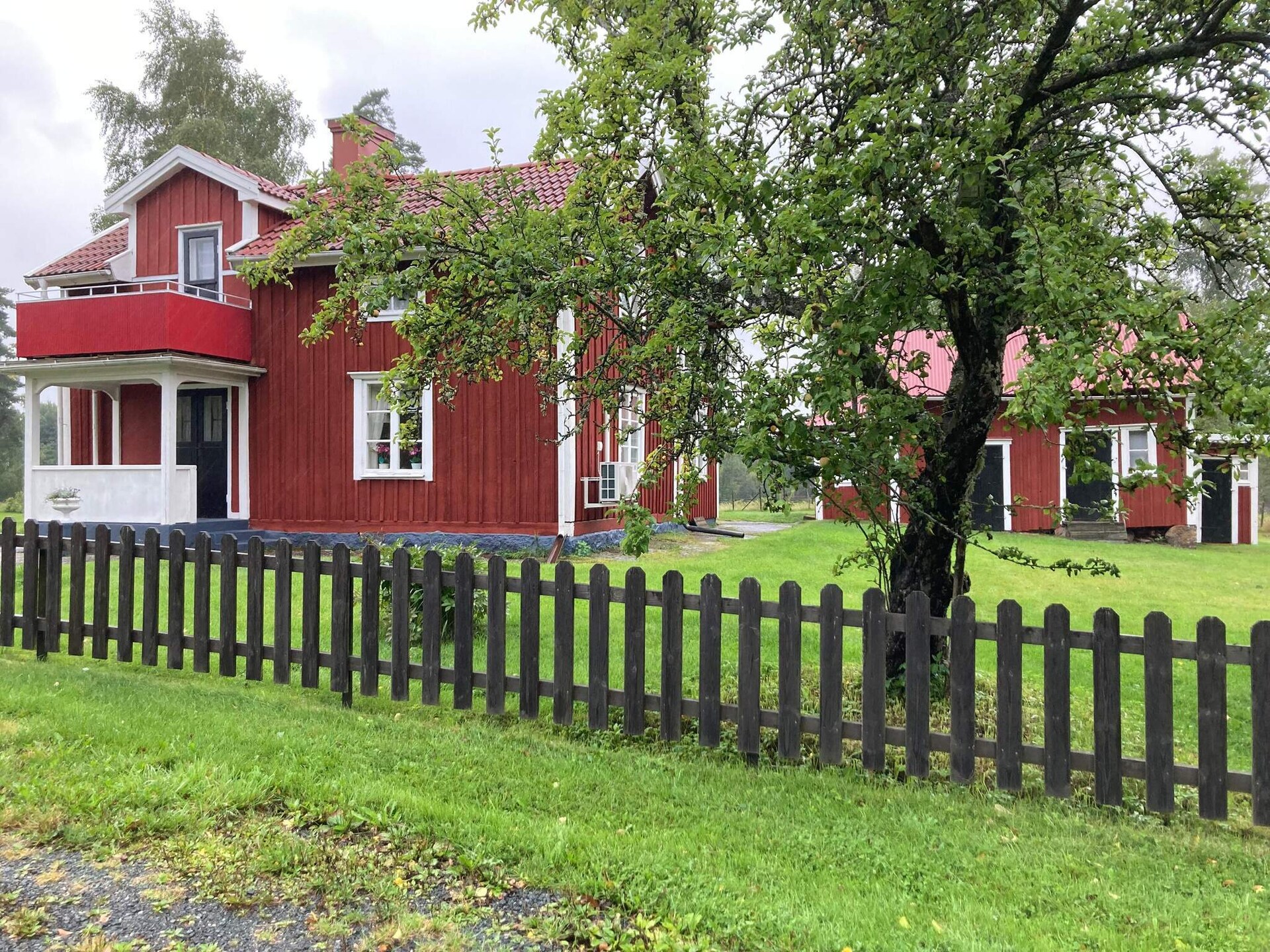 Charmant vakantiehuis bij meer in Småland met grote tuin - foto 2