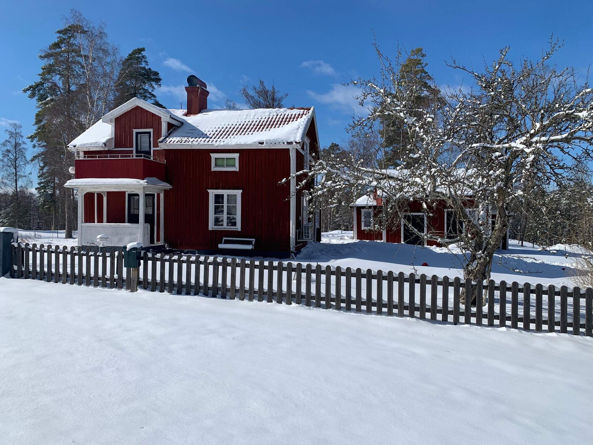 Charmant vakantiehuis bij meer in Småland met grote tuin - foto 20