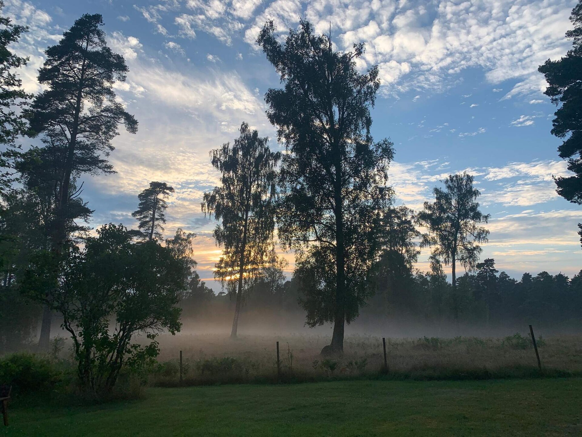 Charmant vakantiehuis bij meer in Småland met grote tuin - foto 9