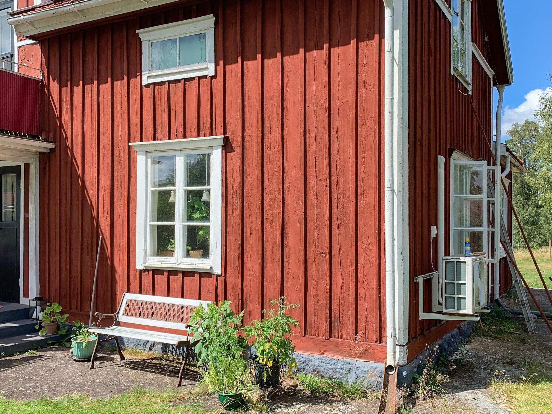 Charmant vakantiehuis bij meer in Småland met grote tuin - foto 12