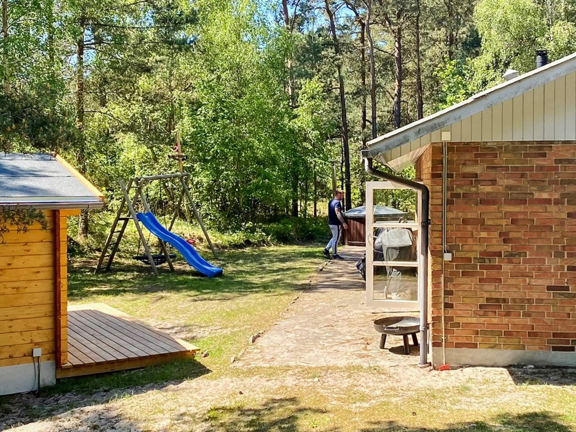 Ruim vakantiehuis met hottub en apart gastenverblijf aan de golfbaan bij Aakirkeby - foto 4