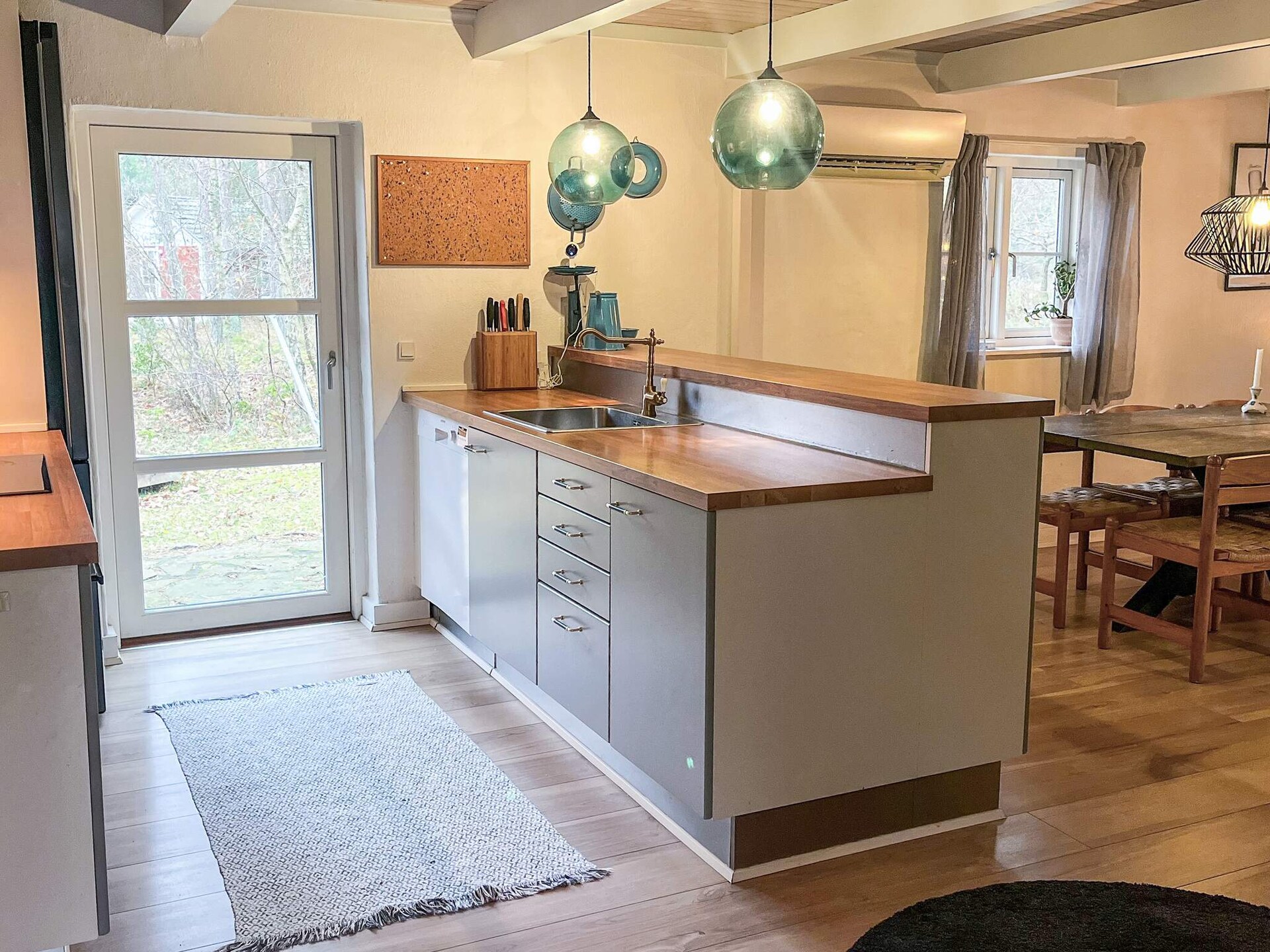 Ruim vakantiehuis met hottub en apart gastenverblijf aan de golfbaan bij Aakirkeby - foto 7