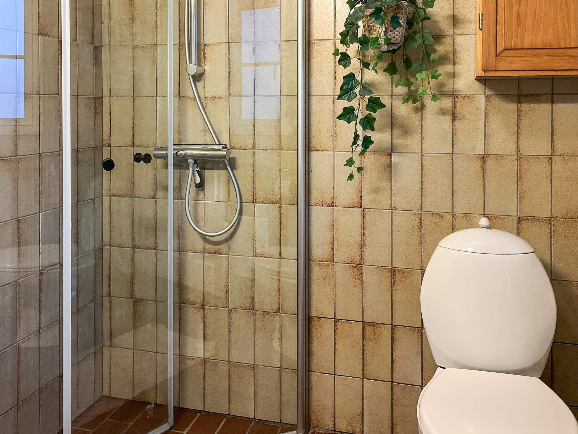 Ruim vakantiehuis met hottub en apart gastenverblijf aan de golfbaan bij Aakirkeby - foto 20
