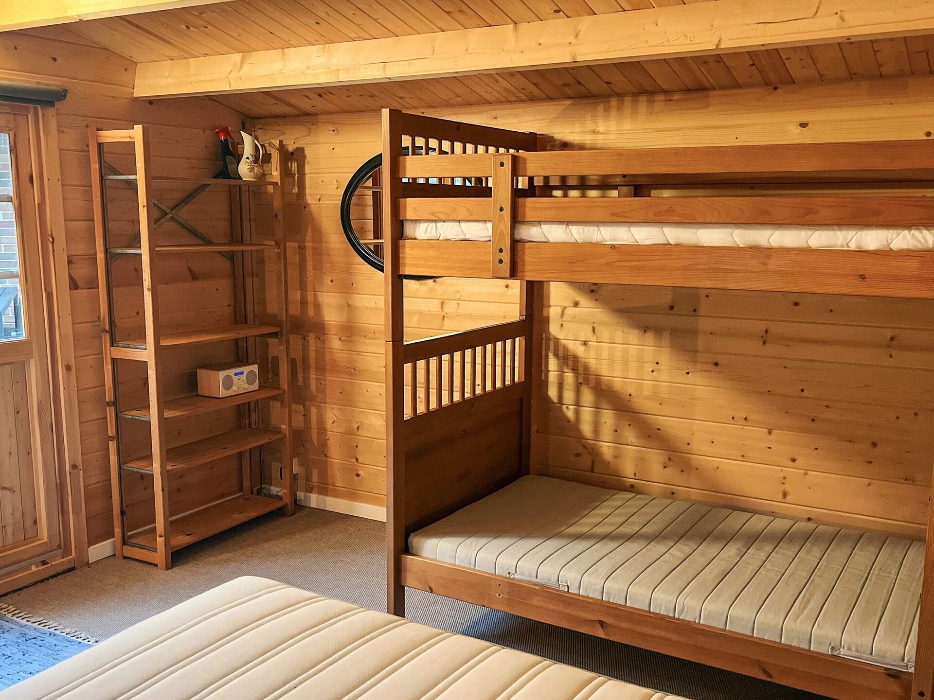 Ruim vakantiehuis met hottub en apart gastenverblijf aan de golfbaan bij Aakirkeby - foto 27