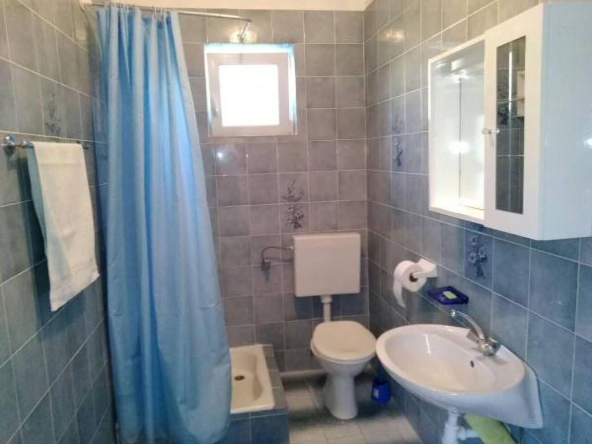 Zonovergoten appartement met terras vlakbij strand Banjol - foto 5