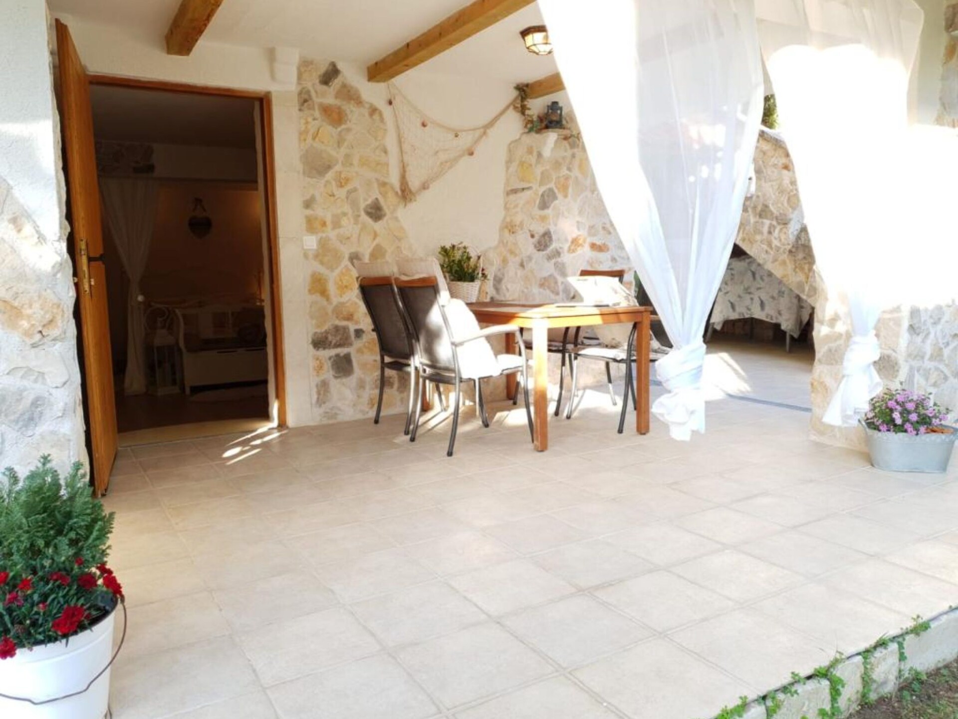 Op 600 m van het strand: Studio apartment Angir Martina in Brodarica - foto 10