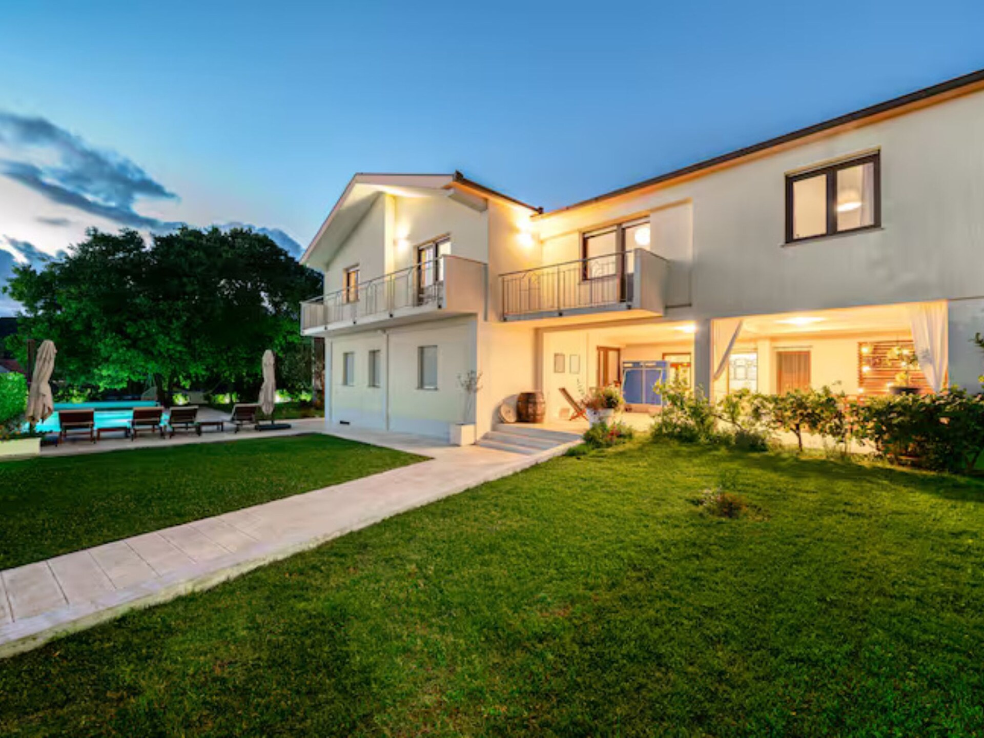 Villa Mima Pool Retreat: Luxe vijfkamer villa met privézwembad in Lovreć - foto 29