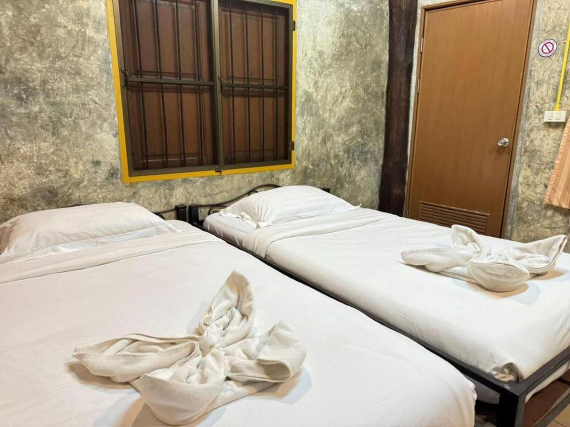 Private Twin Retreat: knus verblijf met gedeelde badkamer in hartje Chiang Mai - foto 10