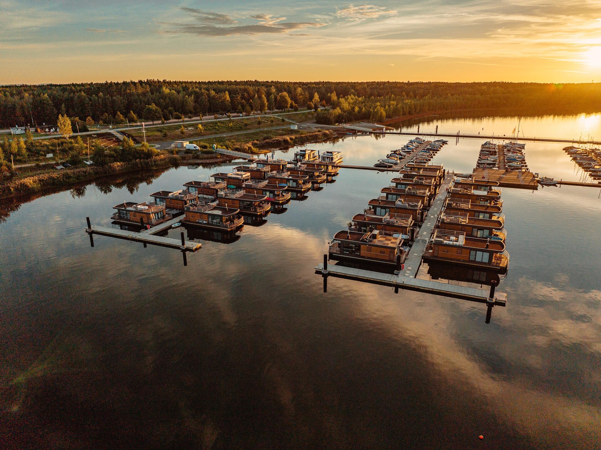 Direct aan het water: moderne woonboot voor 6 personen aan de Bärwalder See - foto 25