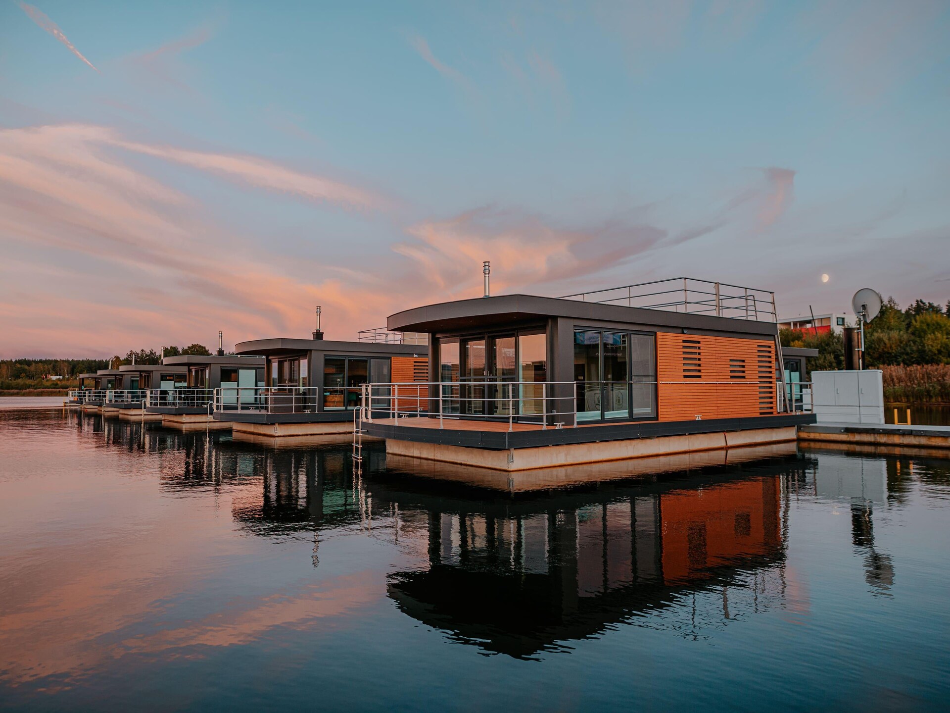 Hausboot am Bärwalder See: Modern vakantiehuis aan het water in Saksen - foto 19