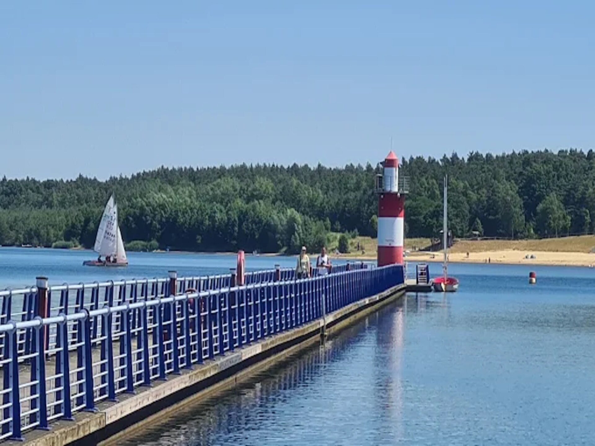 Hausboot am Bärwalder See: Modern vakantiehuis aan het water in Saksen - foto 35