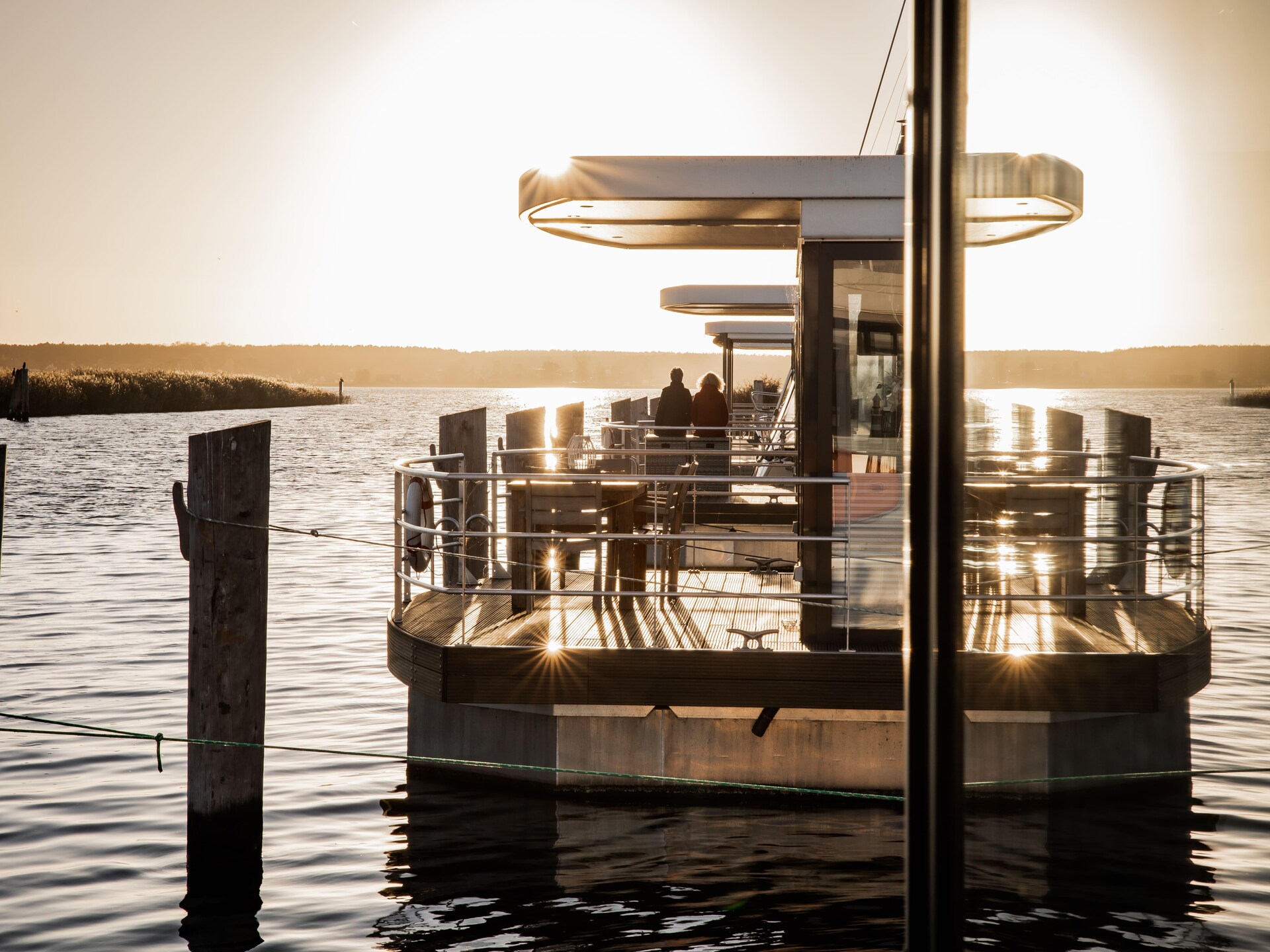 Moderne woonboot aan de Oostzee in Peenemünde voor 4 personen - foto 21