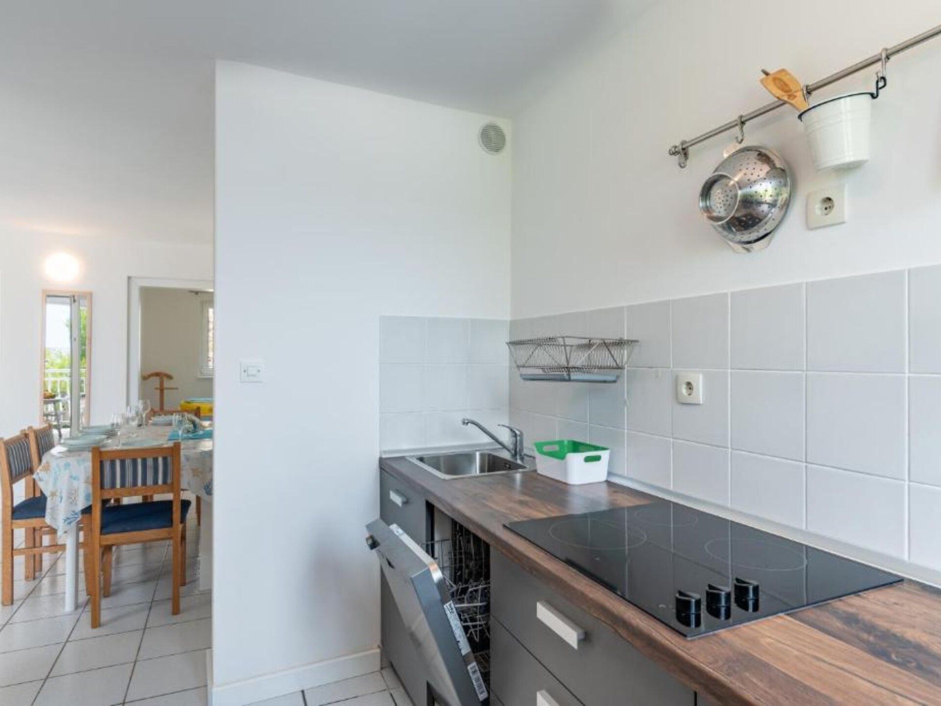 Op 700 m van het strand: Rustgevend appartement in Novalja - foto 3