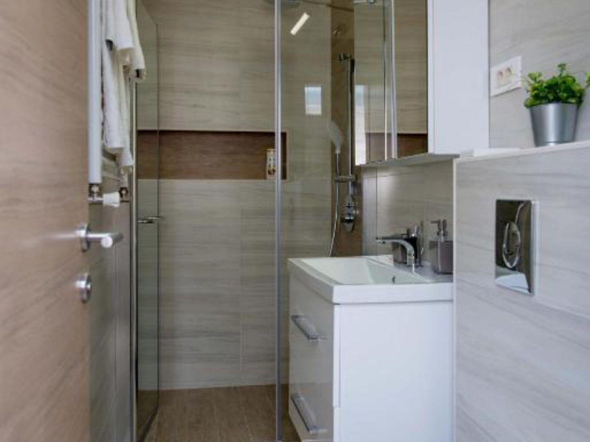 Knusse Triple Kamer met Eigen Badkamer in Hartje Daruvar - foto 4