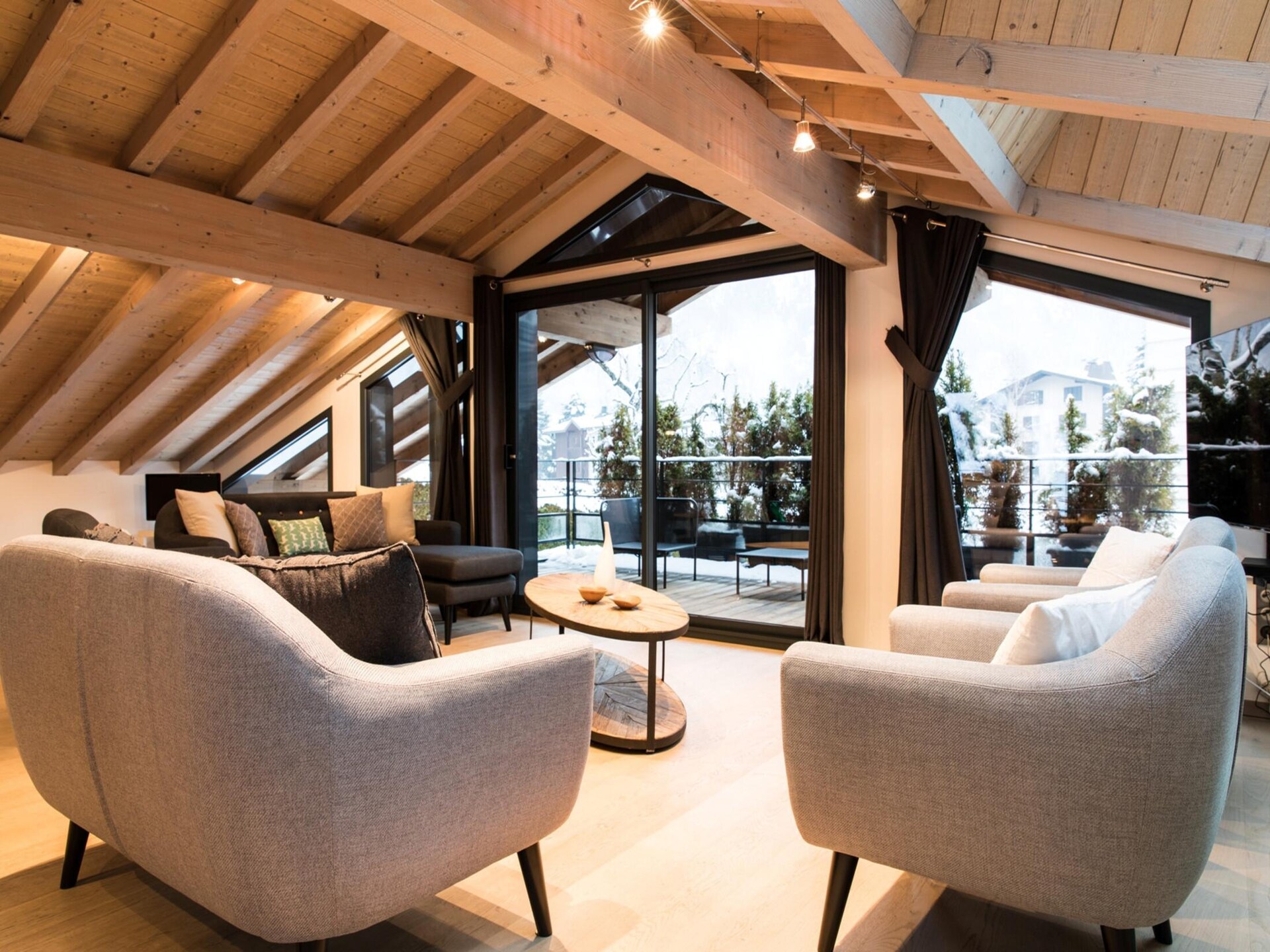 Chalet Belachat: Stijlvol wonen aan het meer met Mont Blanc uitzicht - foto 2