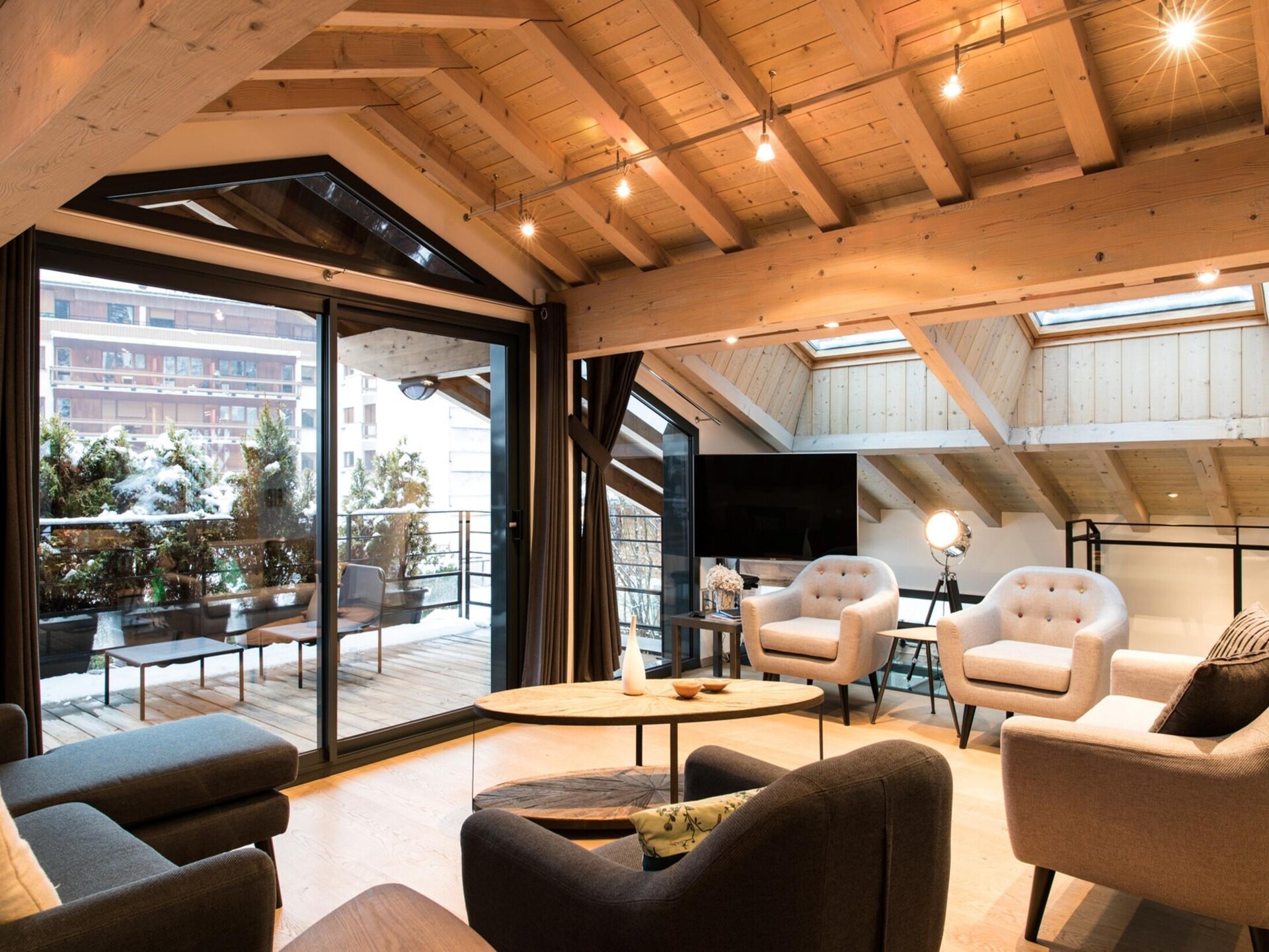 Chalet Belachat: Stijlvol wonen aan het meer met Mont Blanc uitzicht - foto 9
