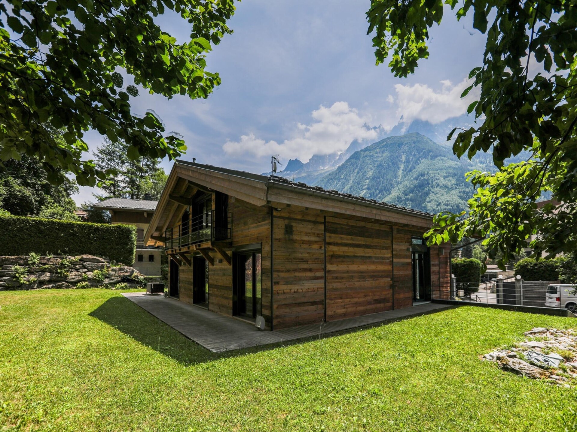 Chalet Belachat: Stijlvol wonen aan het meer met Mont Blanc uitzicht - foto 6