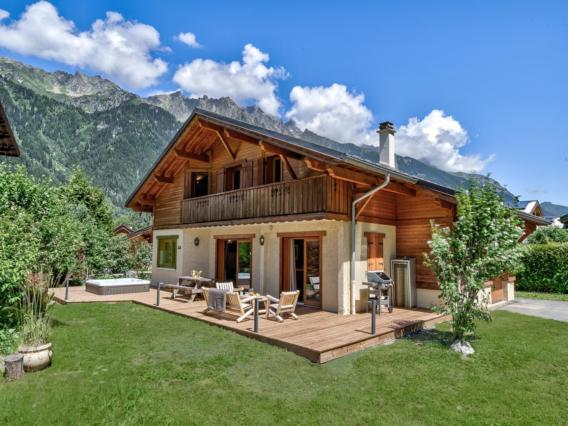 Ruim chalet voor 8 met hot tub, tuin en Mont Blanc-zicht in Chamonix - foto 1