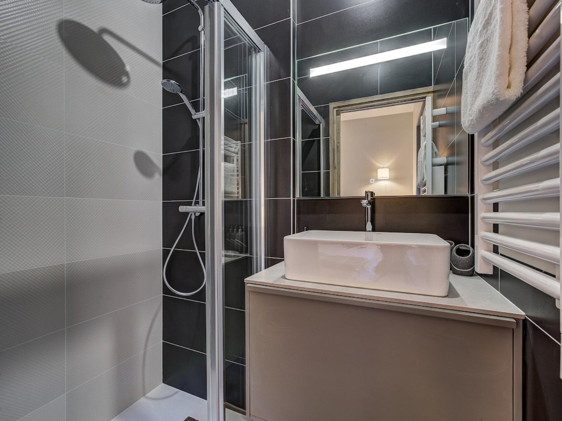 White Pearl C12: Stijlvol appartement met panoramisch balkon in Chamonix - foto 14