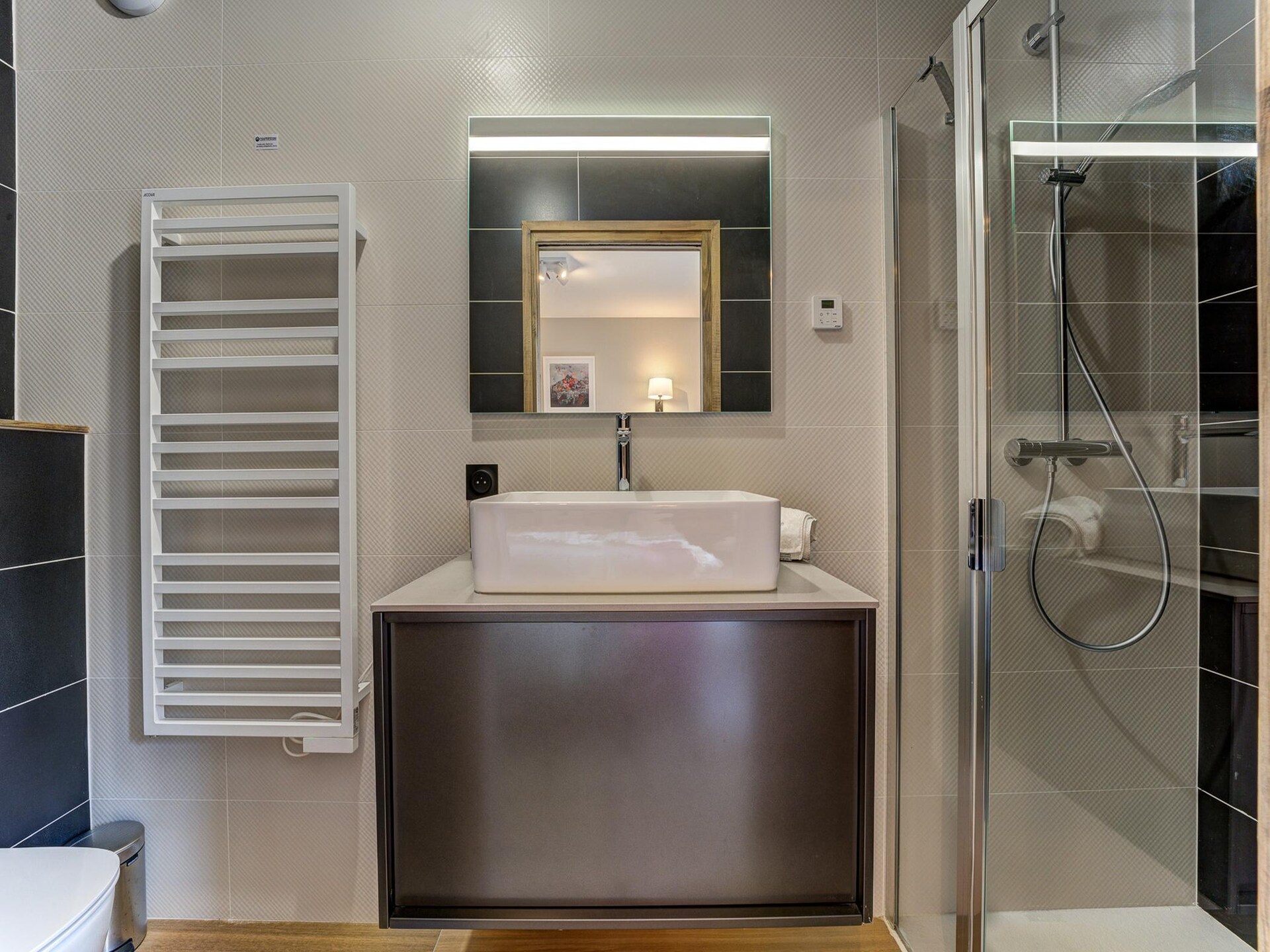 White Pearl A04: Luxe appartement in hartje Chamonix met ski-in comfort - foto 15