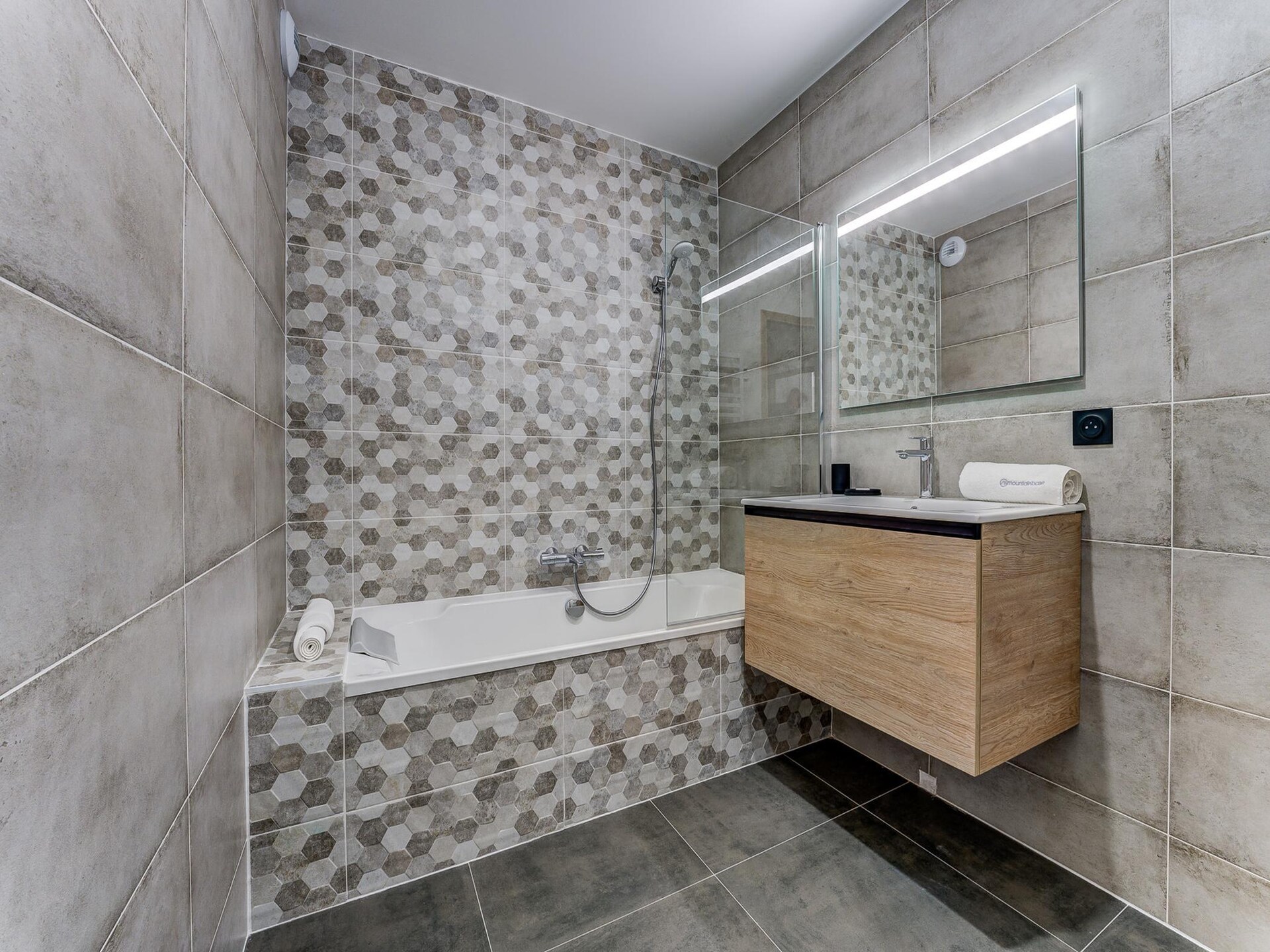 White Pearl A04: Luxe appartement in hartje Chamonix met ski-in comfort - foto 17