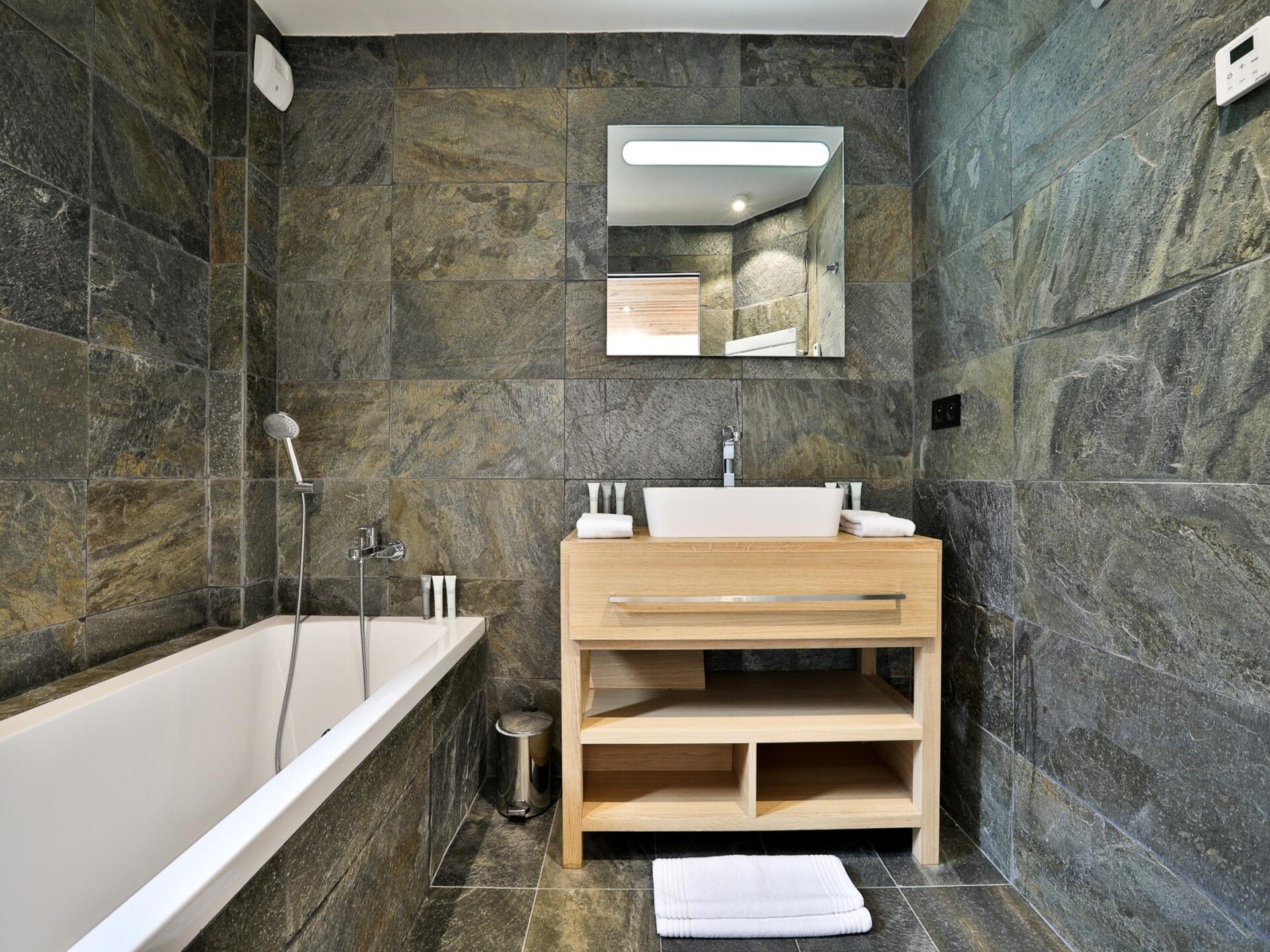 Chalet Black Stone: Luxe aan de golfbaan met privézwembad, 10 meter van de piste - foto 23