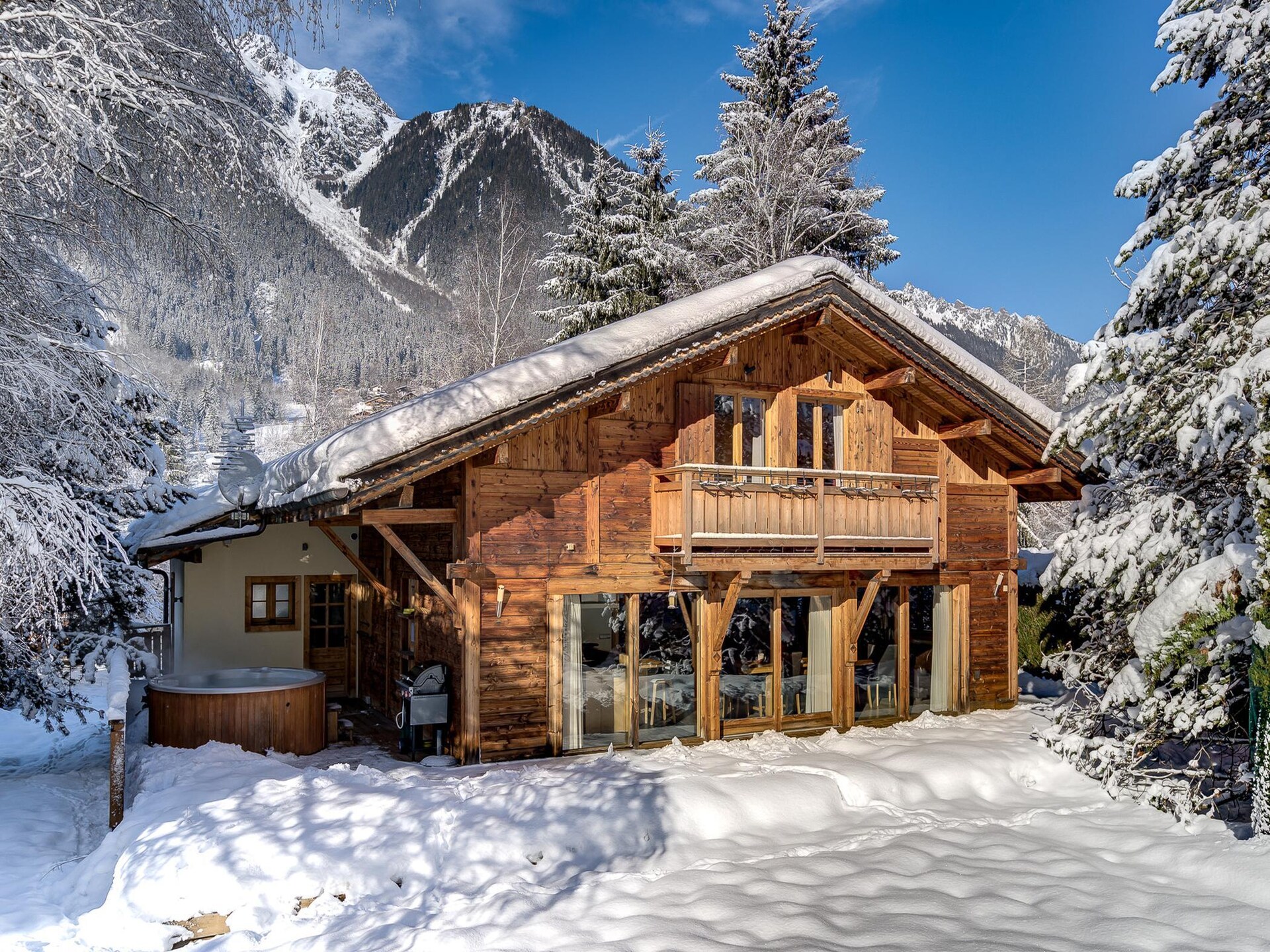 Ruim chalet met Mont Blanc uitzicht, tuin & hot tub in Chamonix - foto 9