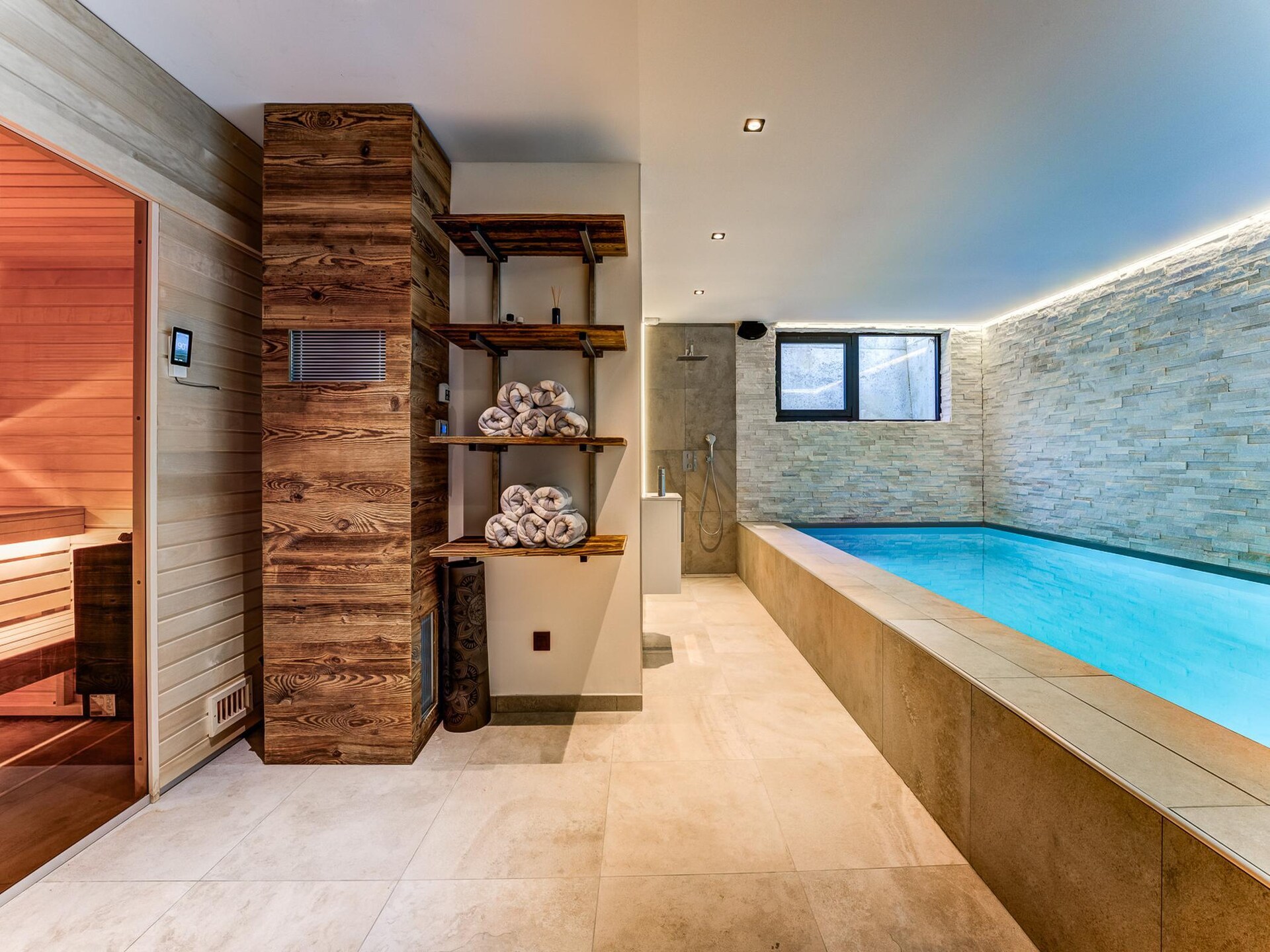 Ruim 12-persoons chalet met sauna, zwembad en uitzicht op de Mont Blanc - foto 2