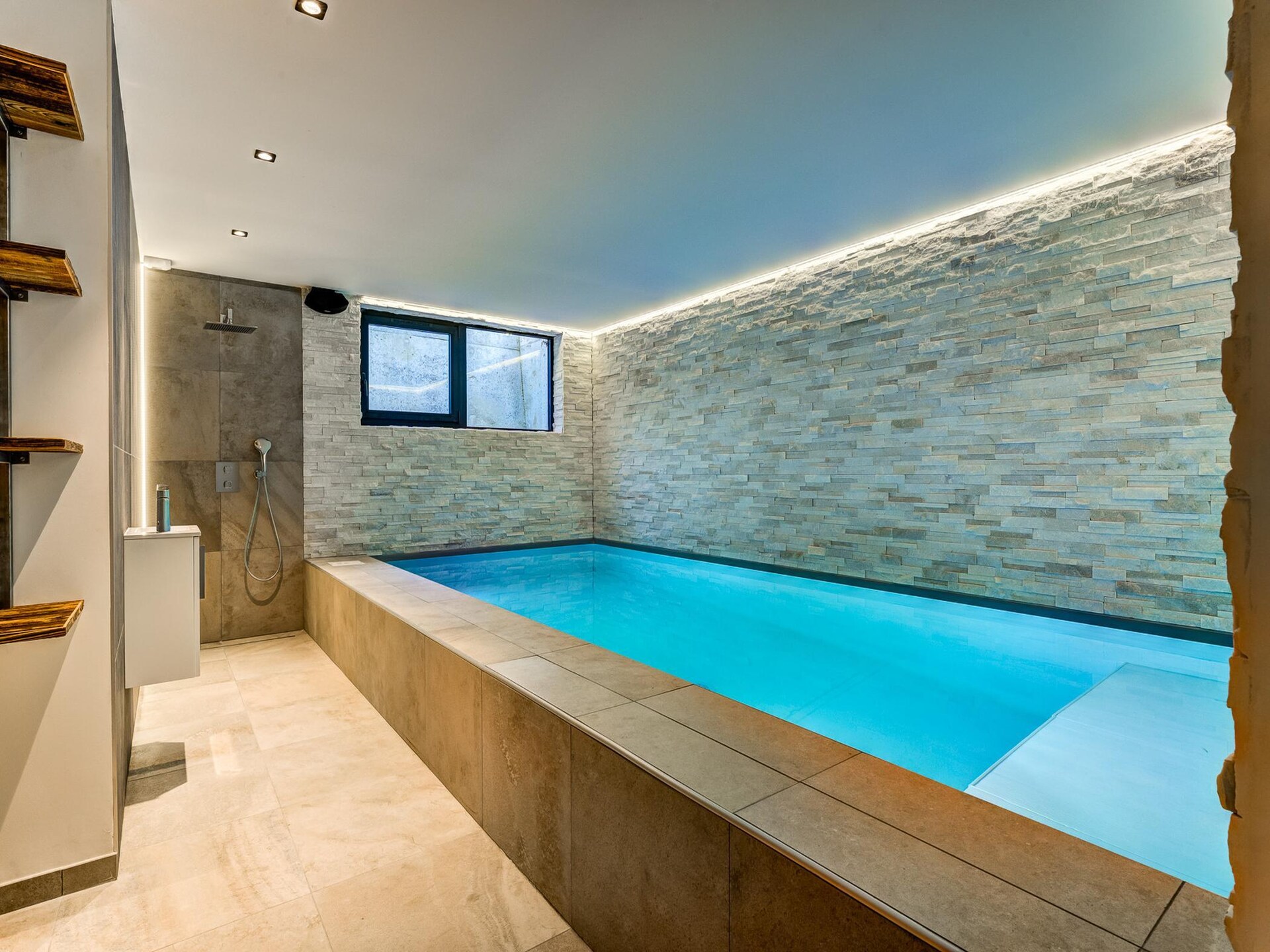 Ruim 12-persoons chalet met sauna, zwembad en uitzicht op de Mont Blanc - foto 10