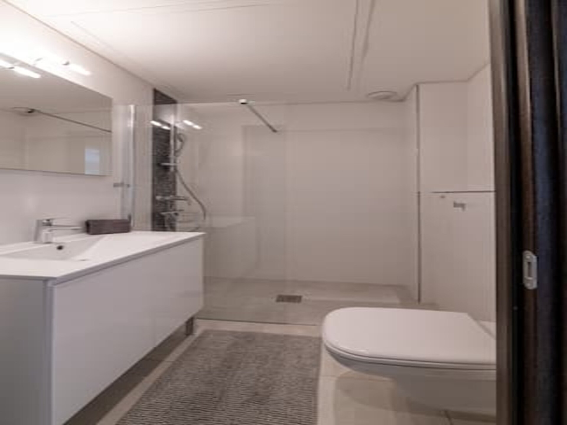 Au Cœur de Juan-les-Pins: modern appartement met groot terras op 250m van het strand - foto 13