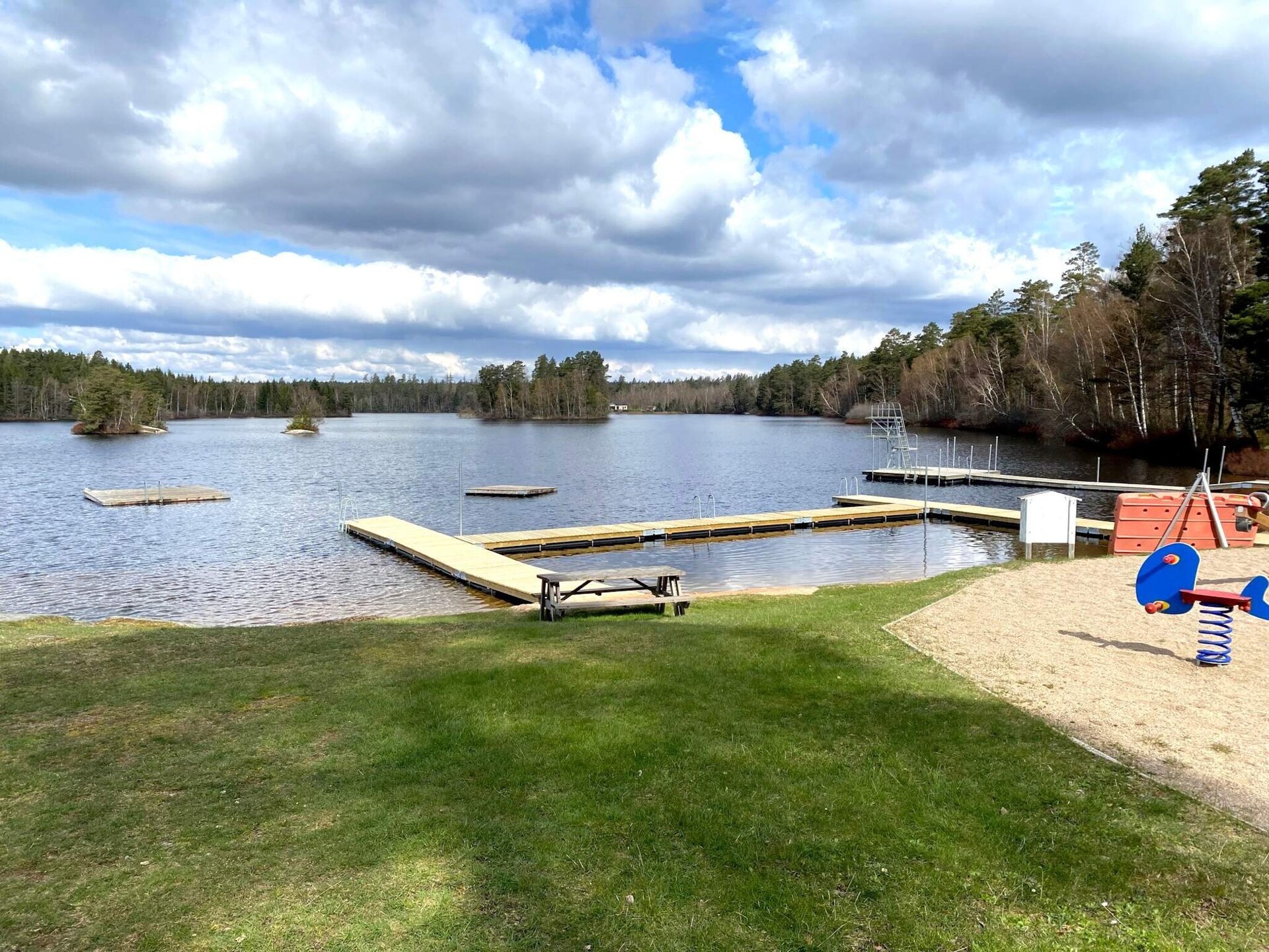 Idyllisch rood vakantiehuis aan de golfbaan bij Tving, Zweden - foto 14