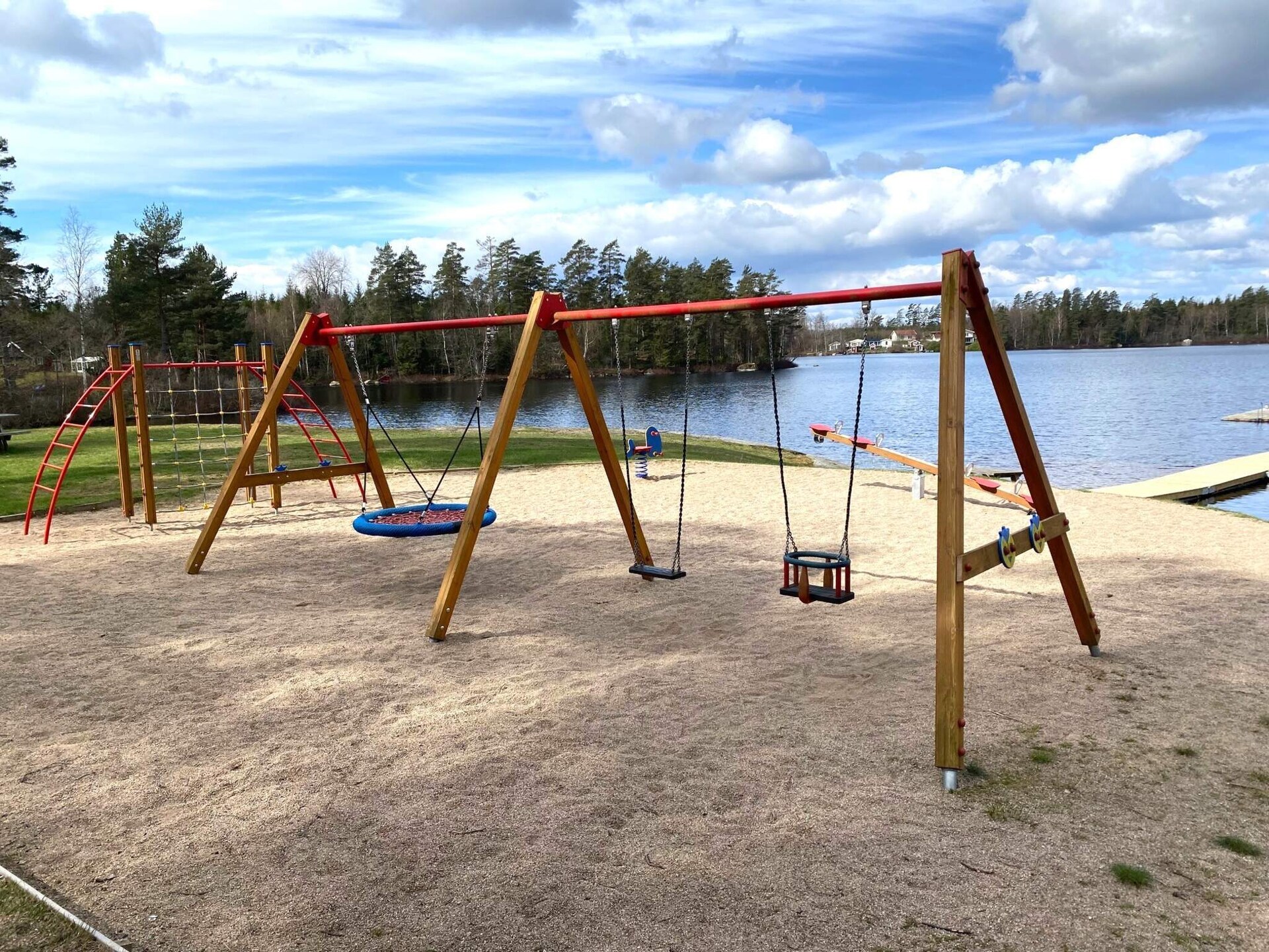 Idyllisch rood vakantiehuis aan de golfbaan bij Tving, Zweden - foto 10