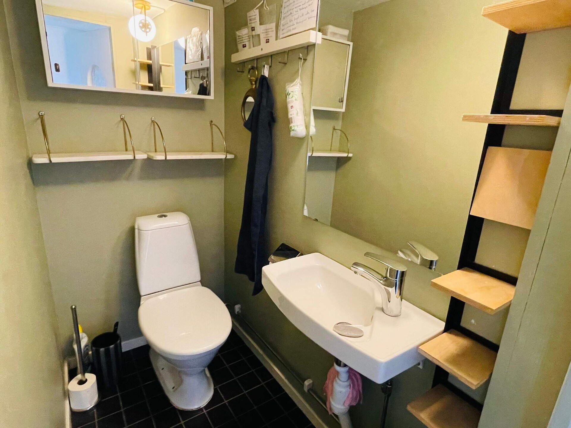 Idyllisch rood vakantiehuis aan de golfbaan bij Tving, Zweden - foto 31