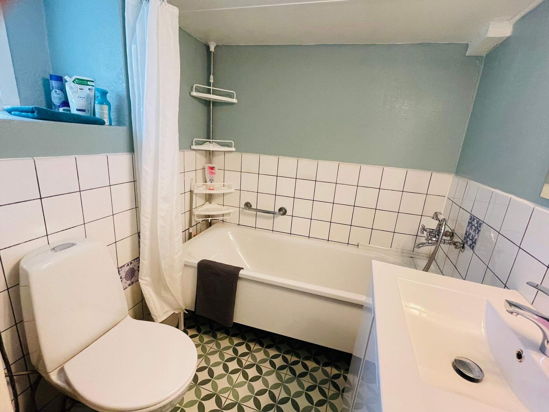 Idyllisch rood vakantiehuis aan de golfbaan bij Tving, Zweden - foto 32