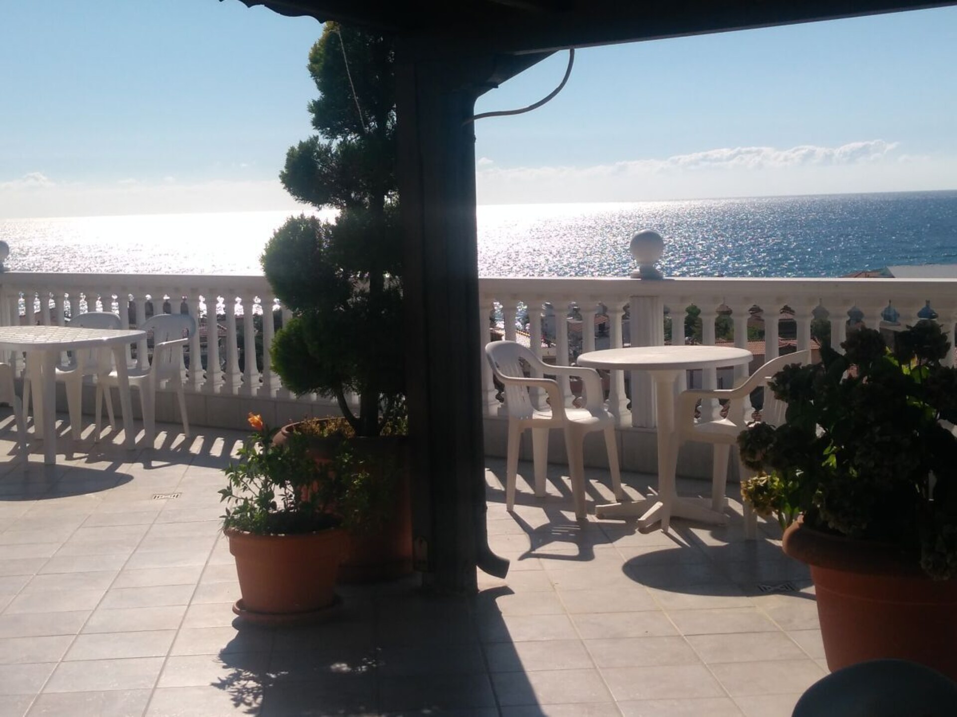 Sfeervol appartement met panoramisch dakterras nabij het strand van Sarti - foto 1