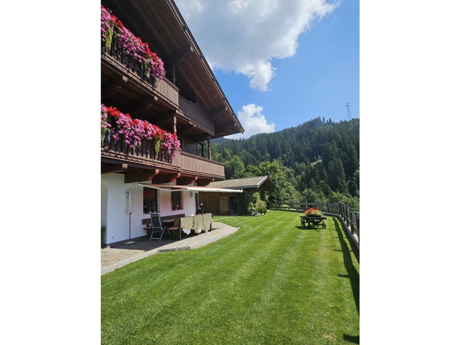 Zonnig vakantiehuis op 1000m hoogte met sauna & panoramisch uitzicht - foto 1