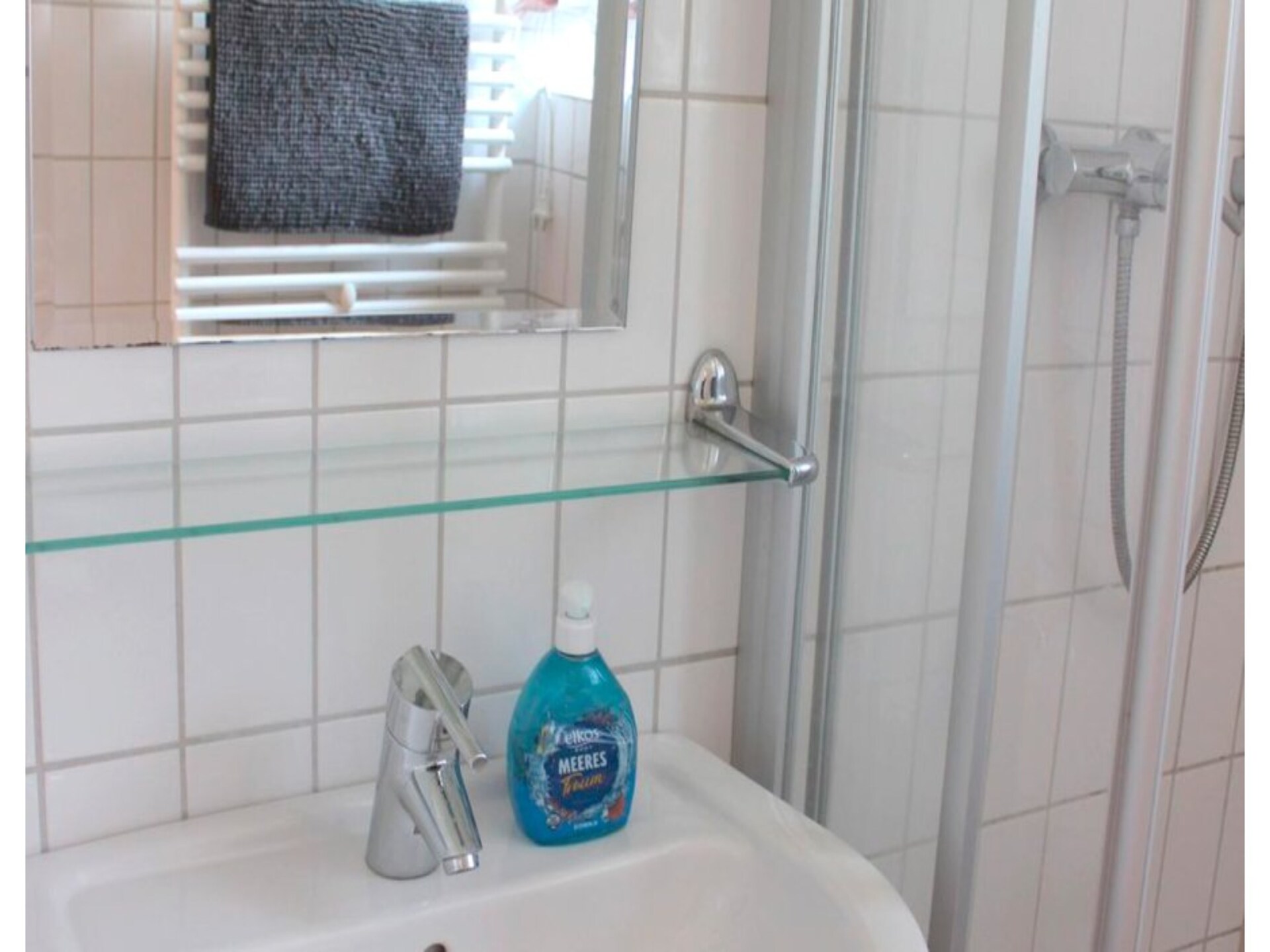 Serre-appartement bij de dijk in Burhave, vlakbij het strand - foto 1