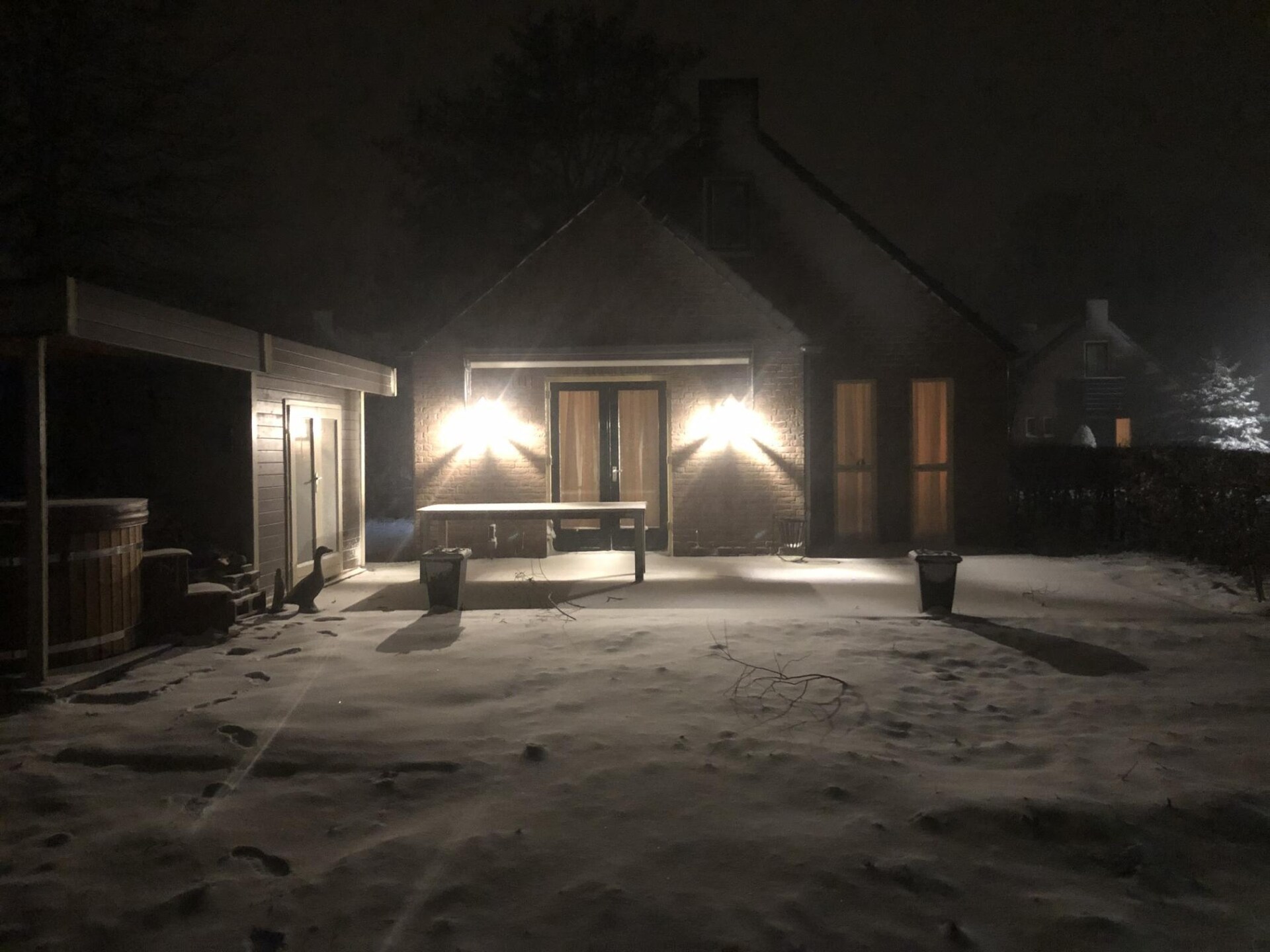 Vrijstaande bungalow met jacuzzi in groen vakantiepark Ewijk - foto 9