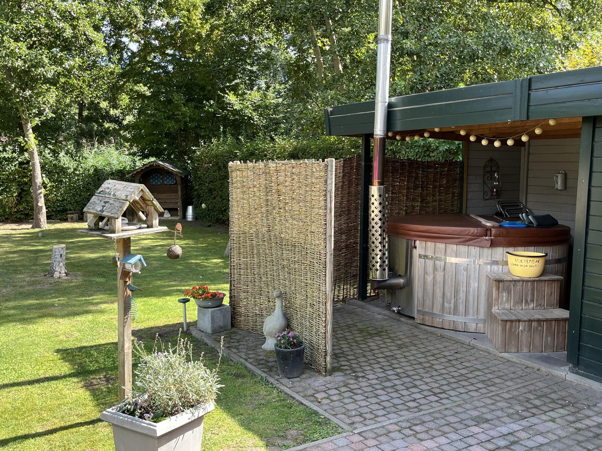 Vrijstaande bungalow met jacuzzi in groen vakantiepark Ewijk - foto 33