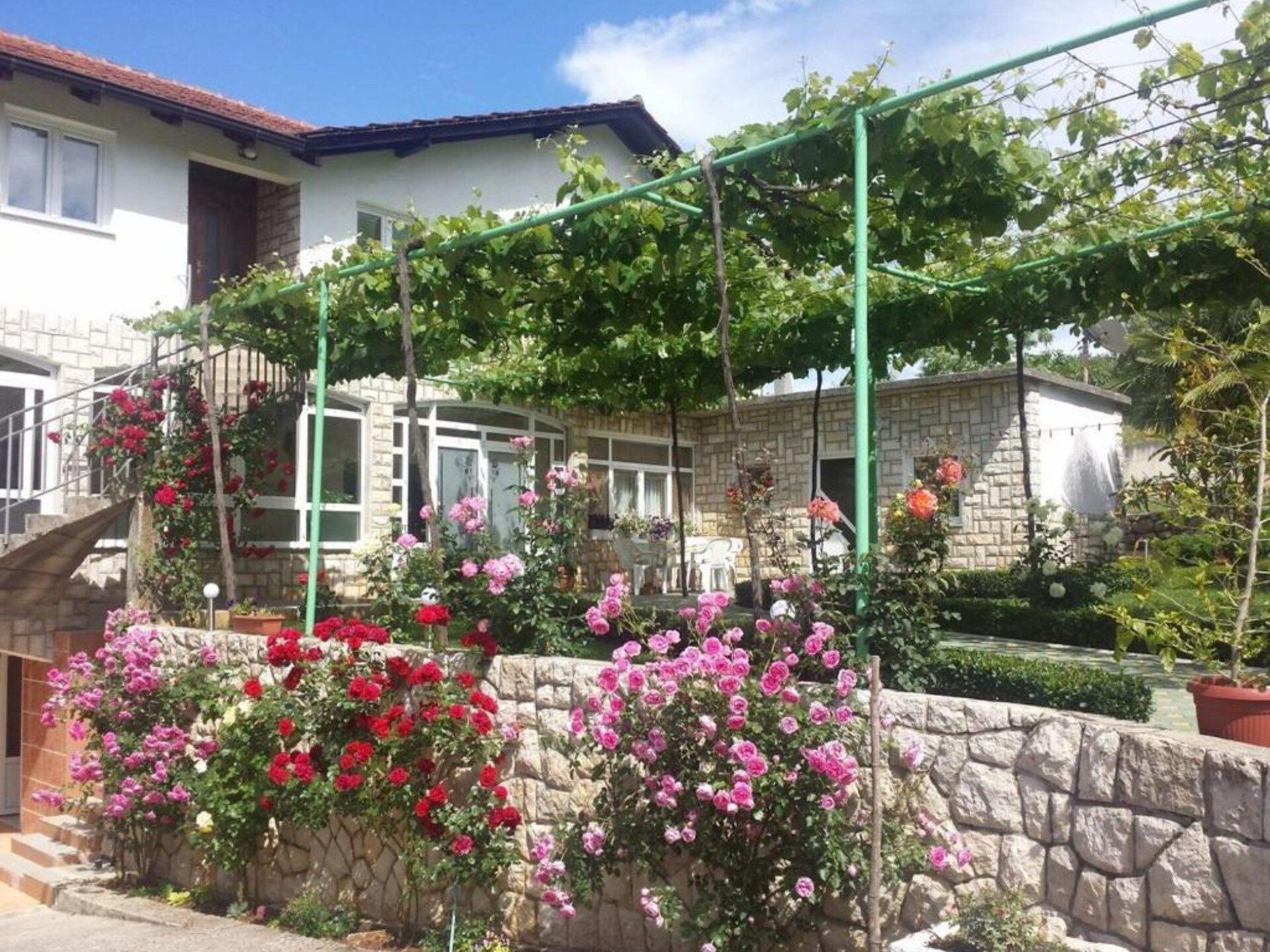 Elez Serenity Guesthouse: Comfortabel appartement met balkon in hartje Medugorje - foto 12