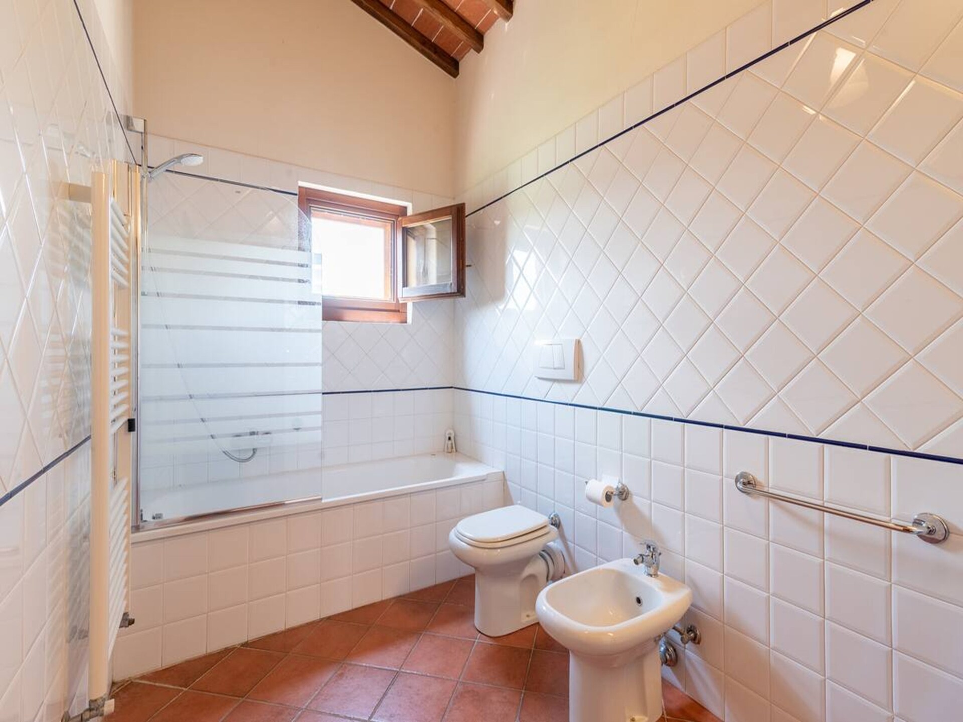 Authentiek Toscaans appartement met zwembad en tuin nabij Arezzo - foto 17