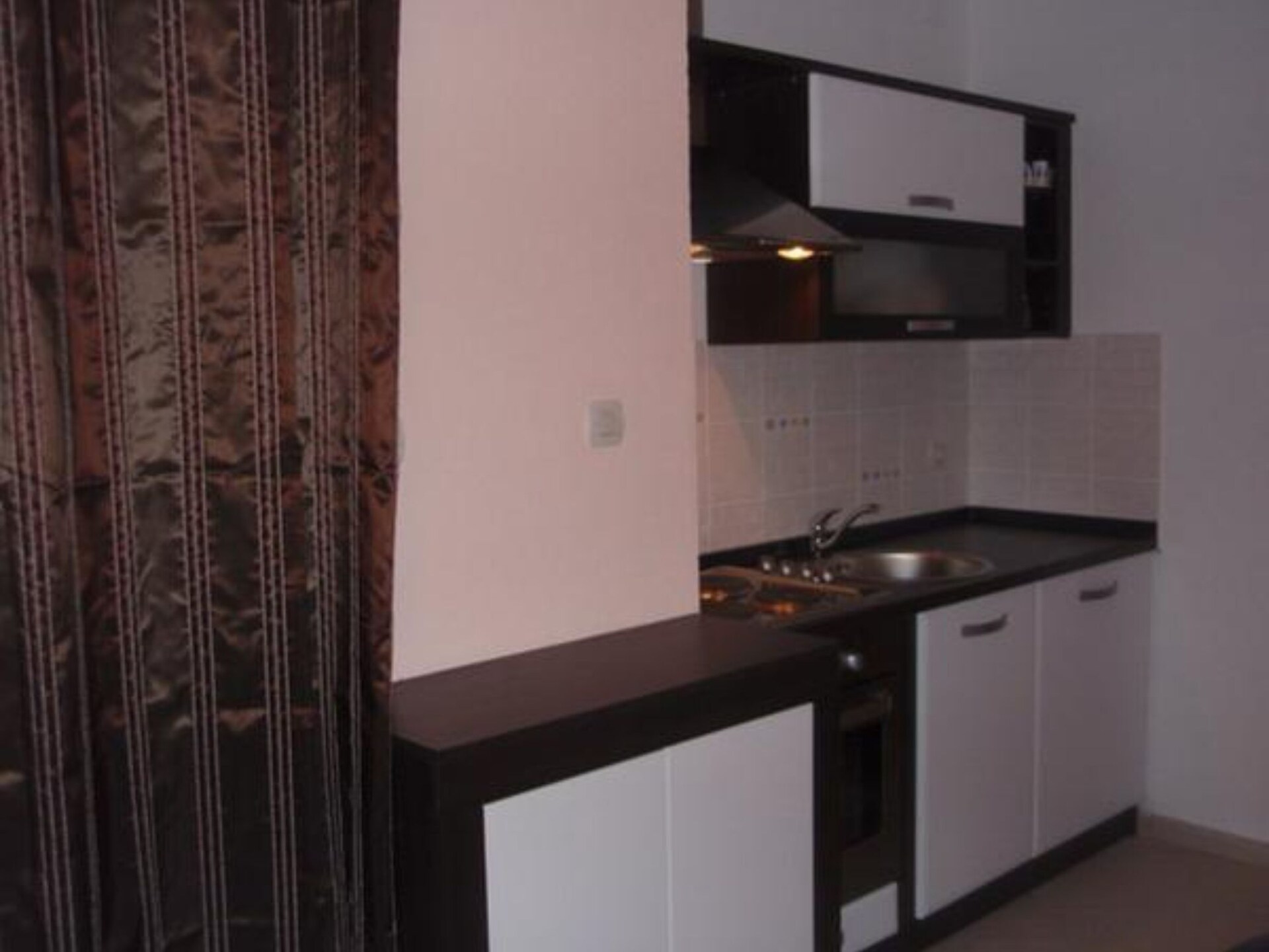 Knus appartement vlakbij zee in Dugi Rat voor 3 personen - foto 3