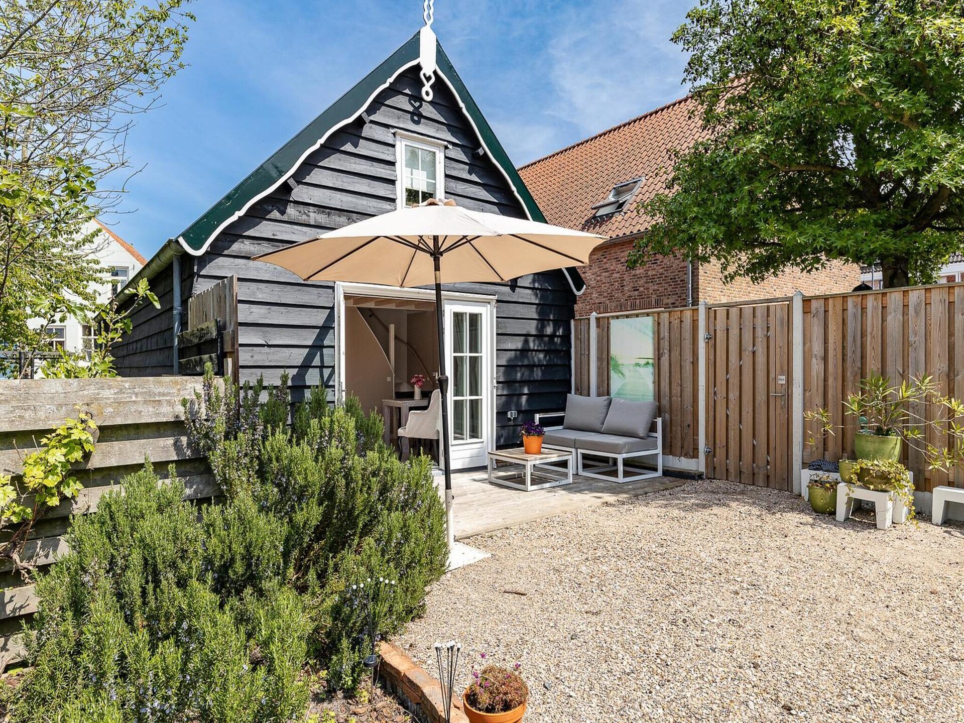 Modern vakantiehuis met grote tuin in hartje Vrouwenpolder, strand op loopafstand - foto 7