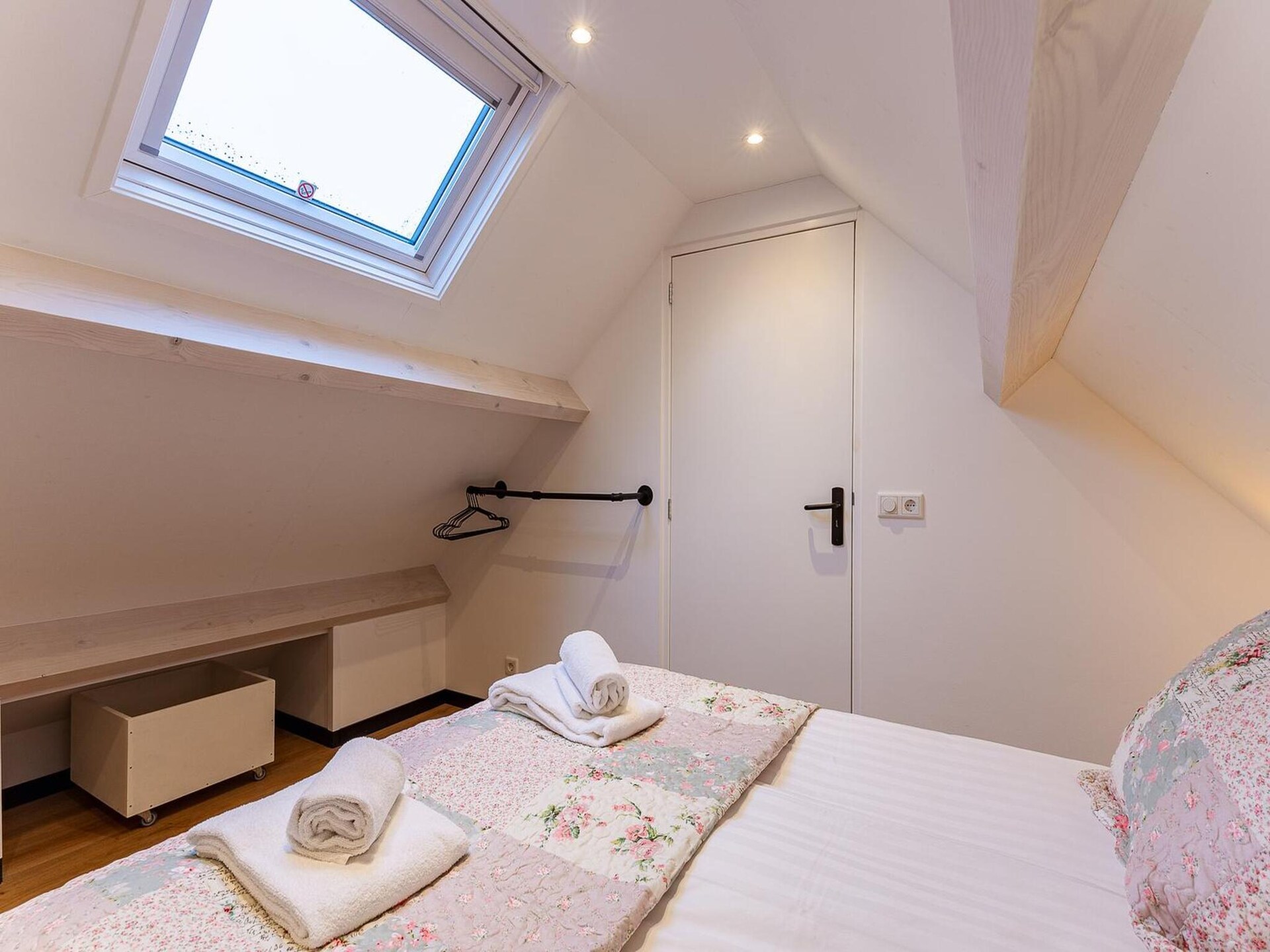 Modern vakantiehuis met grote tuin in hartje Vrouwenpolder, strand op loopafstand - foto 20