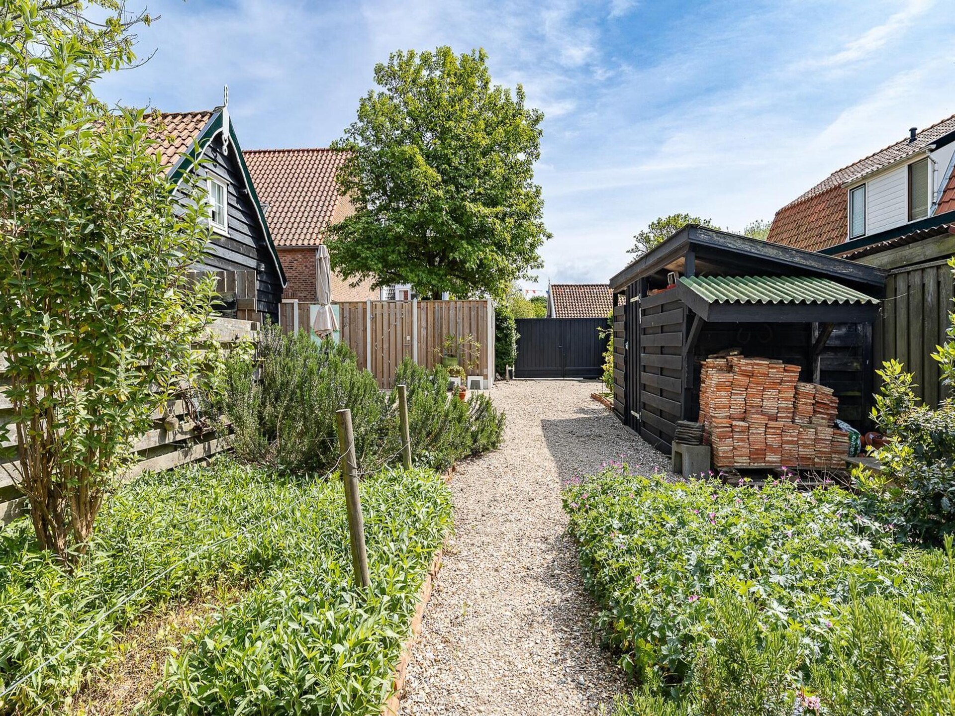 Modern vakantiehuis met grote tuin in hartje Vrouwenpolder, strand op loopafstand - foto 33