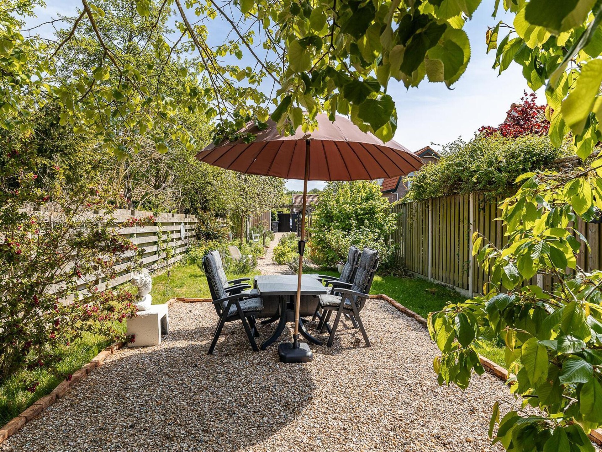 Modern vakantiehuis met grote tuin in hartje Vrouwenpolder, strand op loopafstand - foto 5
