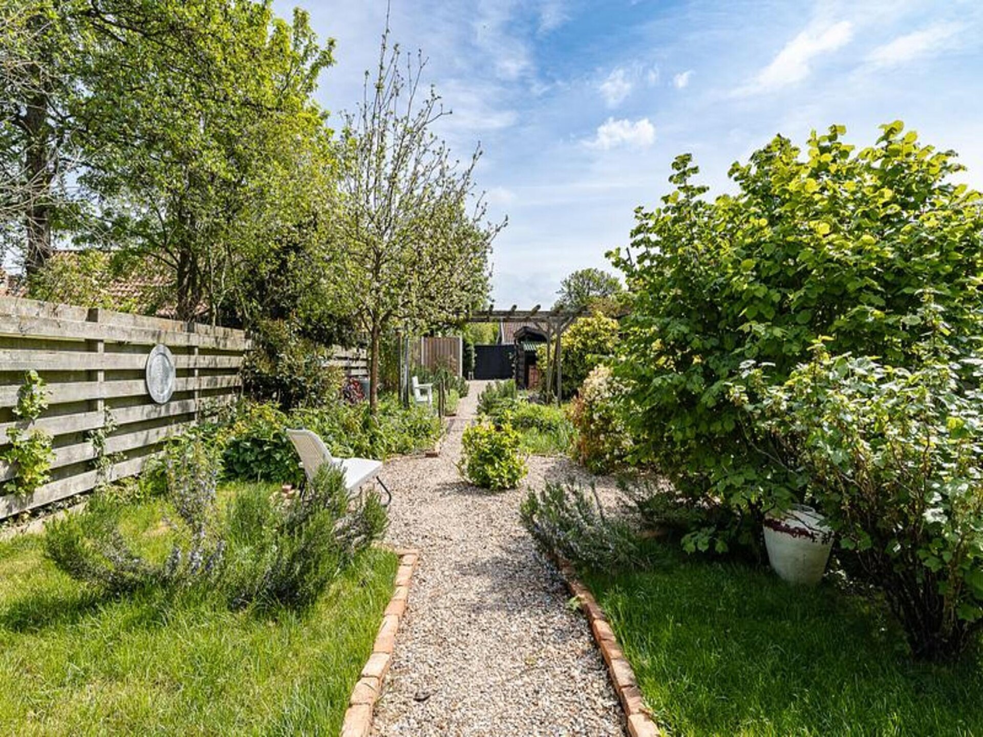 Modern vakantiehuis met grote tuin in hartje Vrouwenpolder, strand op loopafstand - foto 37