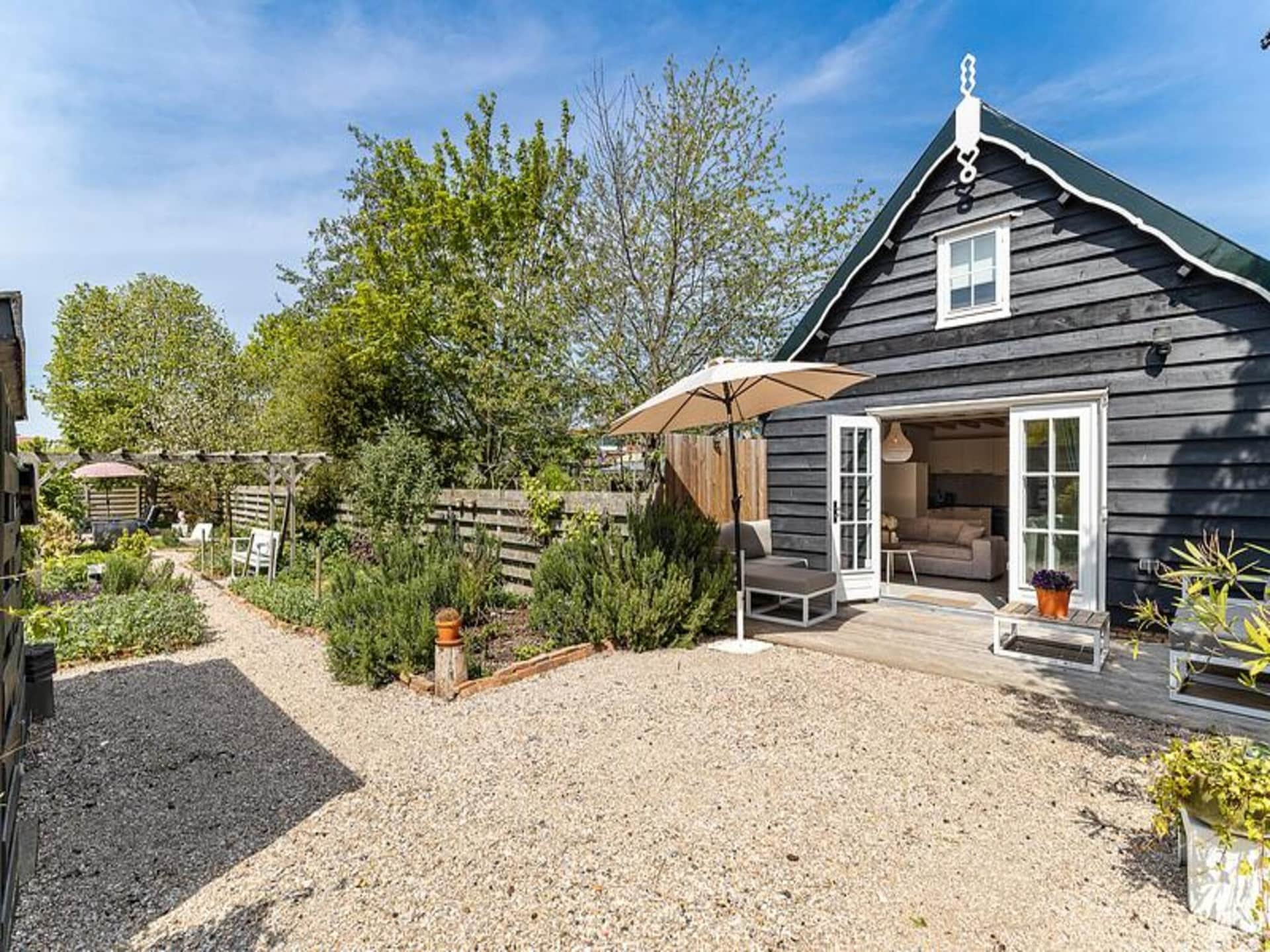 Modern vakantiehuis met grote tuin in hartje Vrouwenpolder, strand op loopafstand - foto 38