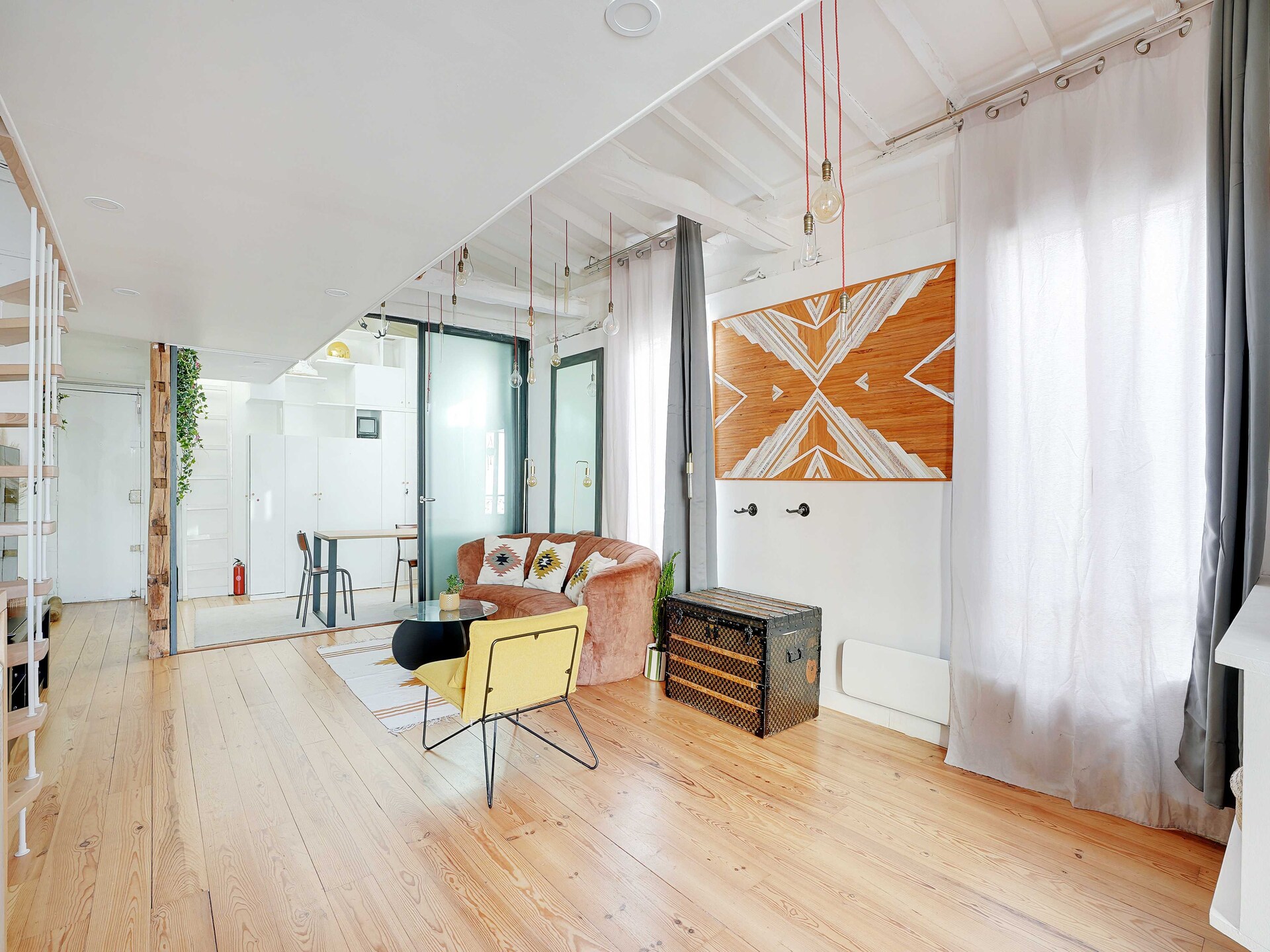 Licht mezzanine-appartement voor 4 personen in levendig République, Parijs - foto 7