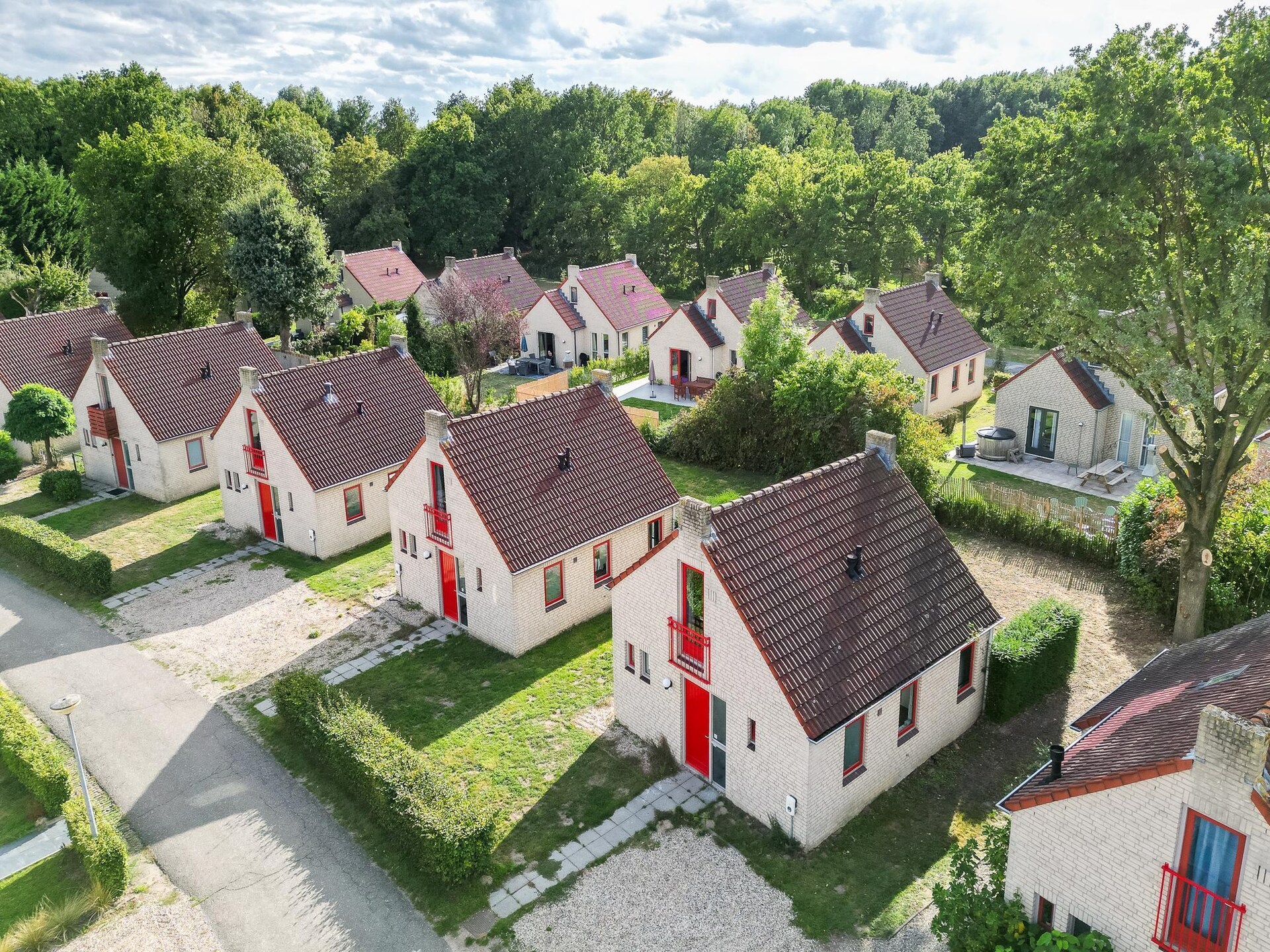 Vrijstaande bungalow De Zingende Wilg aan water in park Ewijk - foto 32